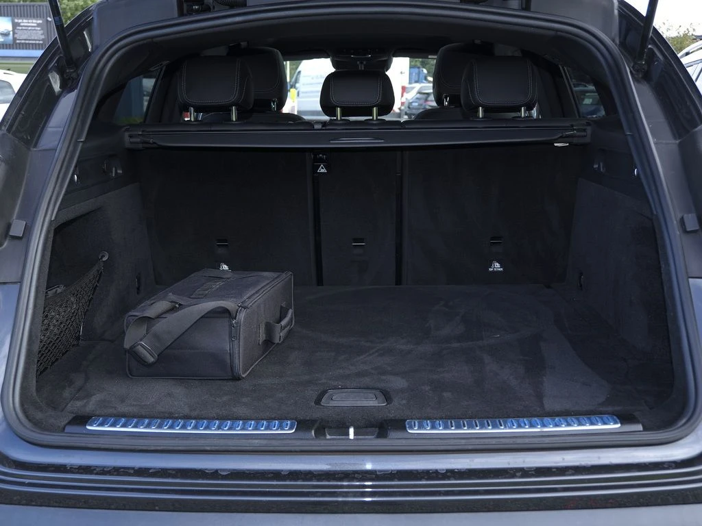 Mercedes-Benz-EQC 400-image-15
