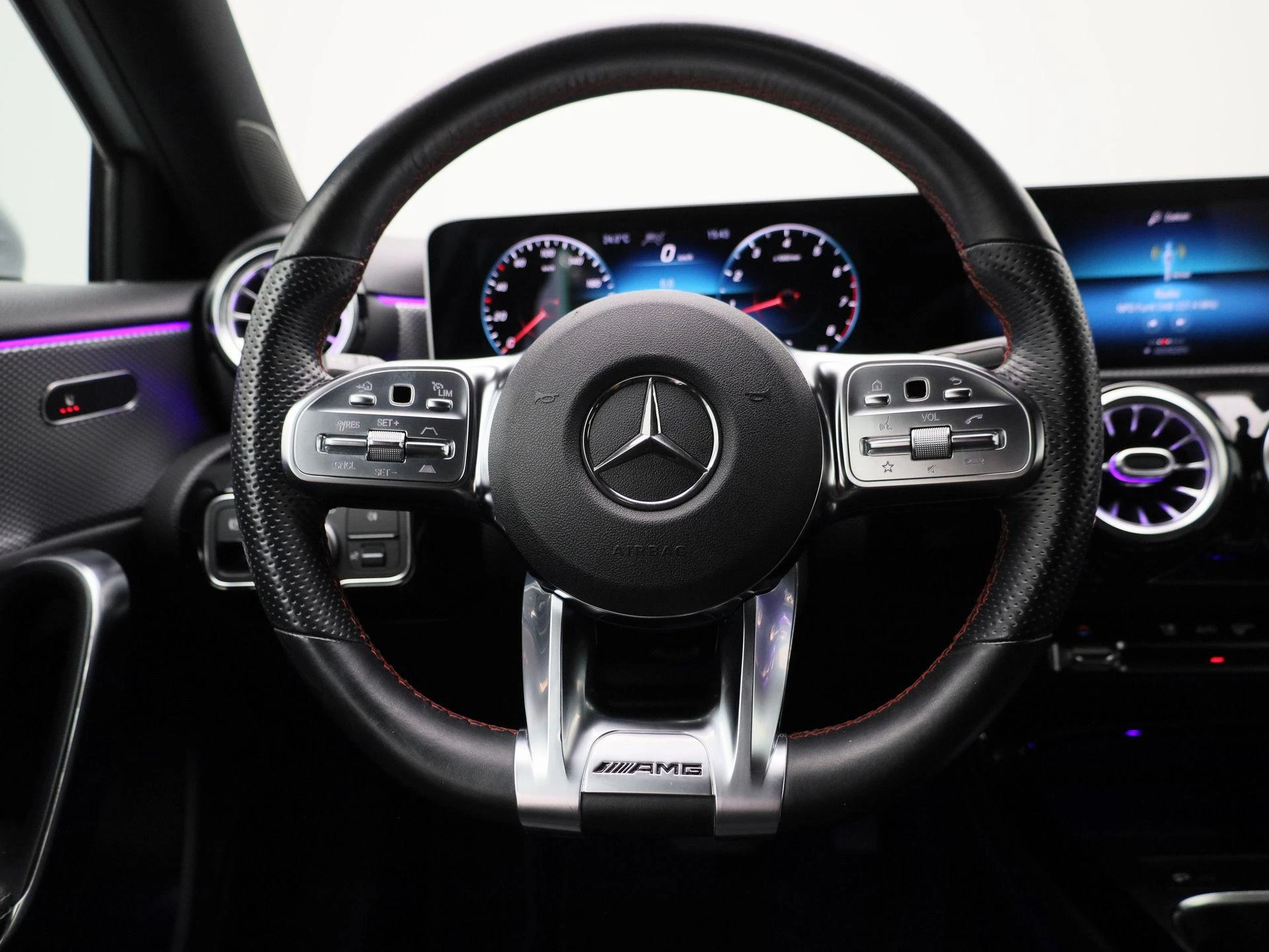 Mercedes-Benz-A-Klasse-image-6