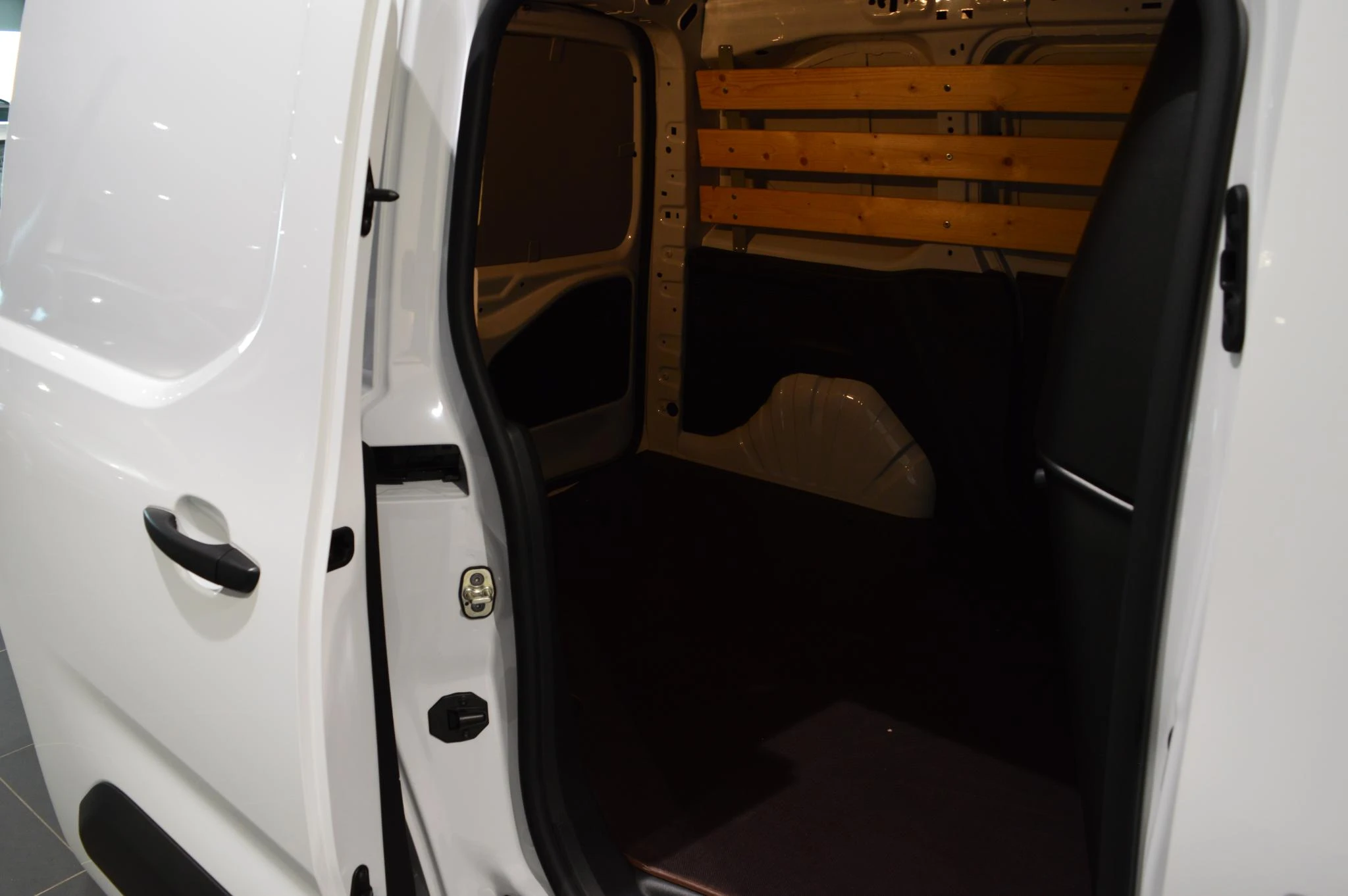 Citroën-ë-Berlingo-image-14