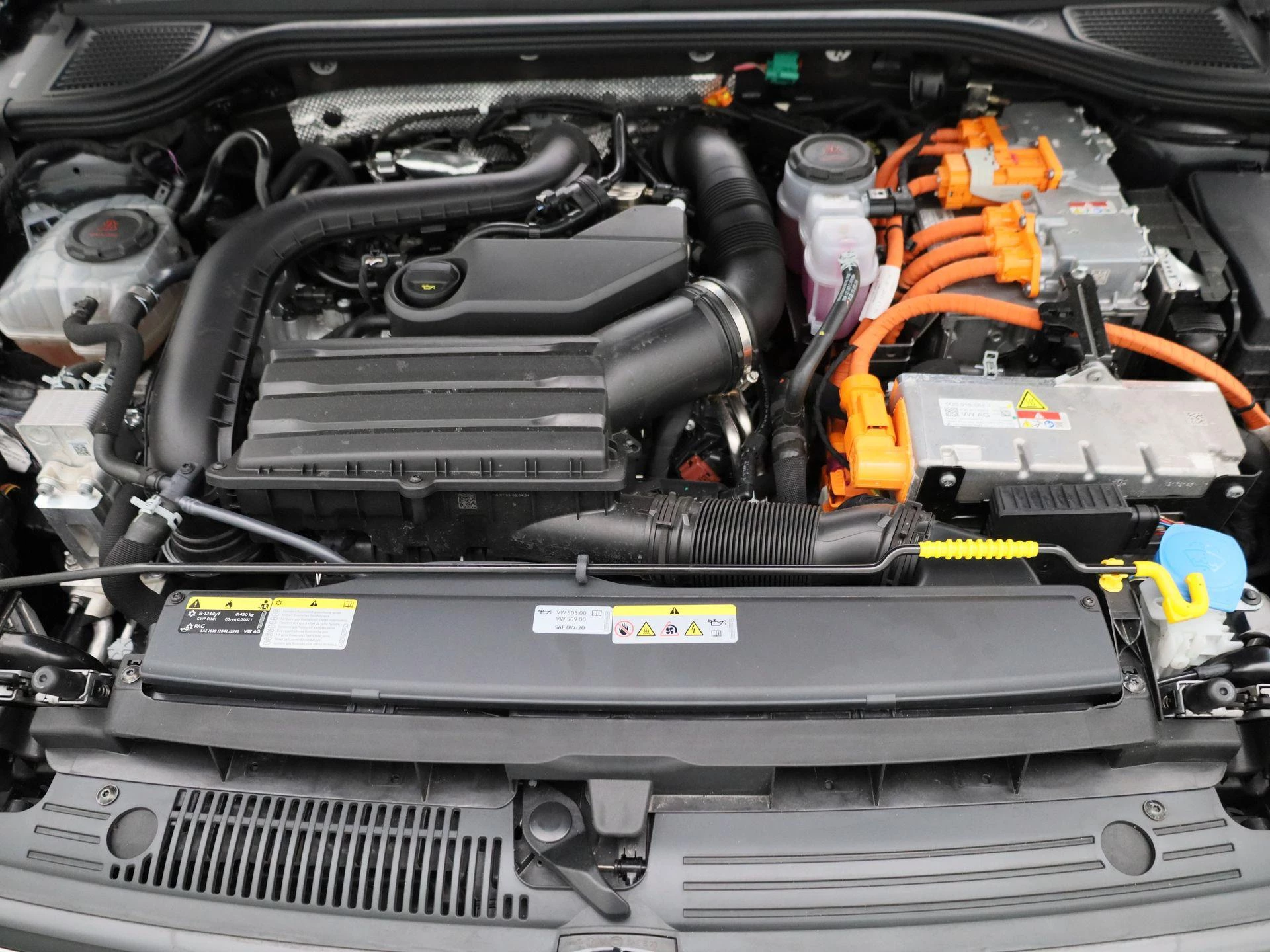 Volkswagen-Golf-image-36
