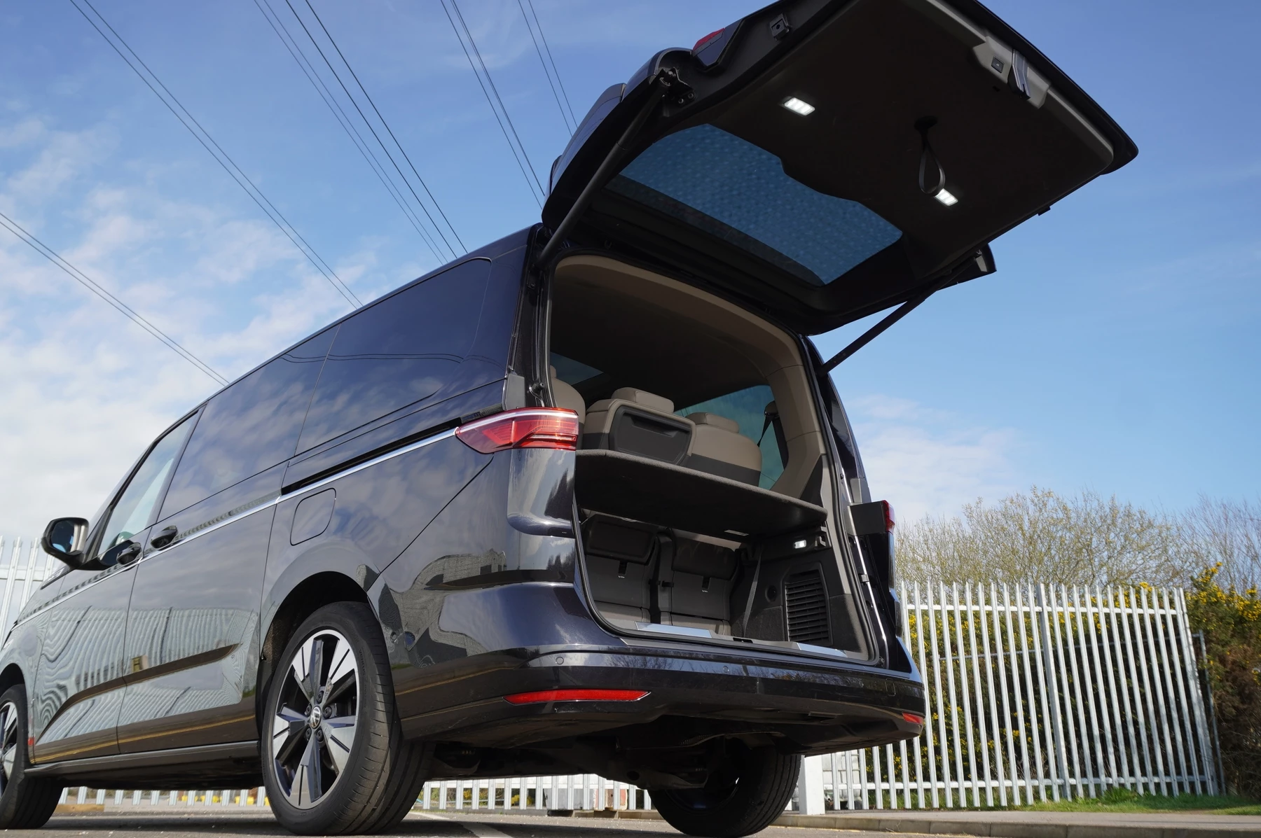 Volkswagen-Multivan-image-24