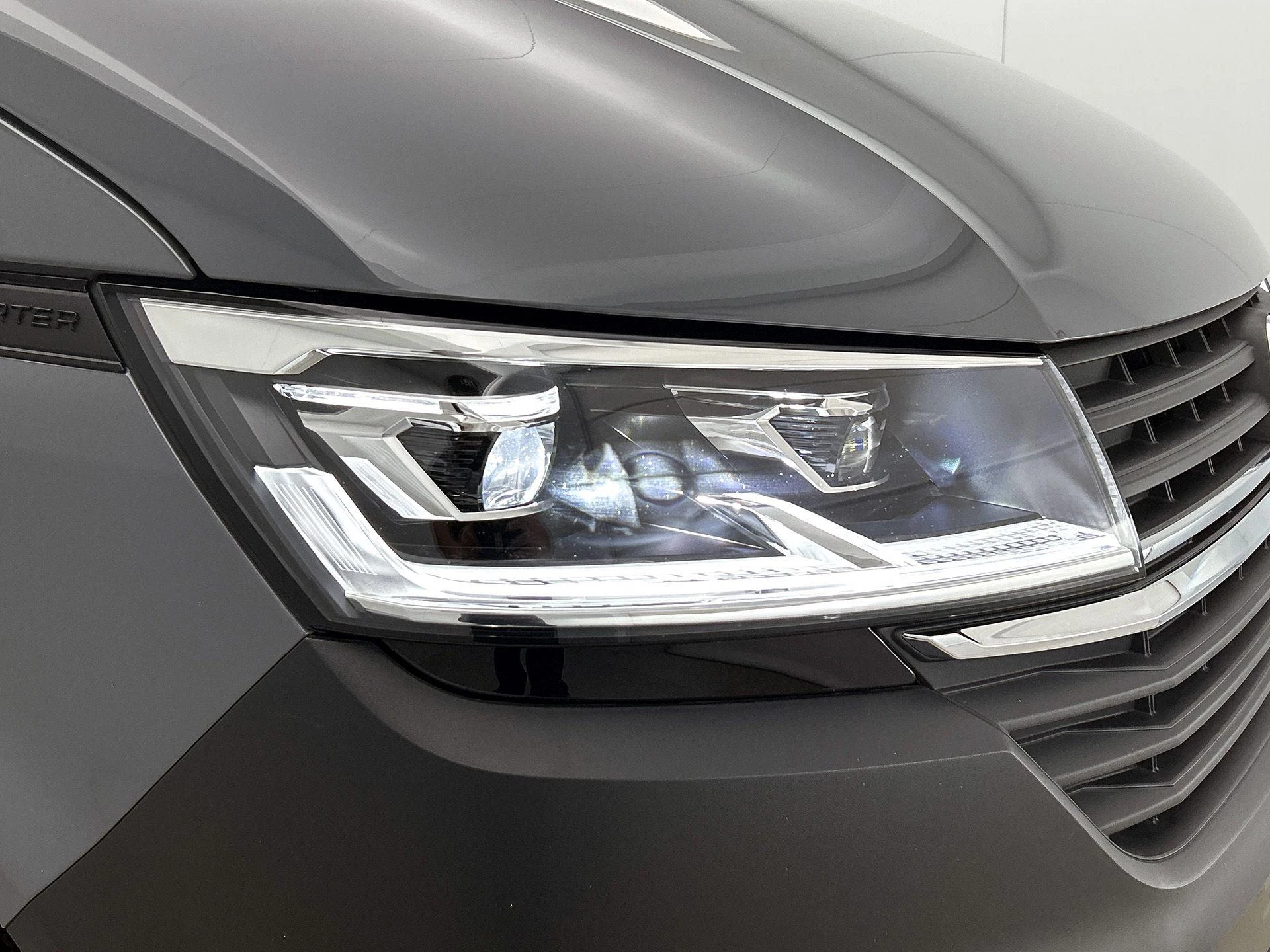Volkswagen-Transporter-image-12