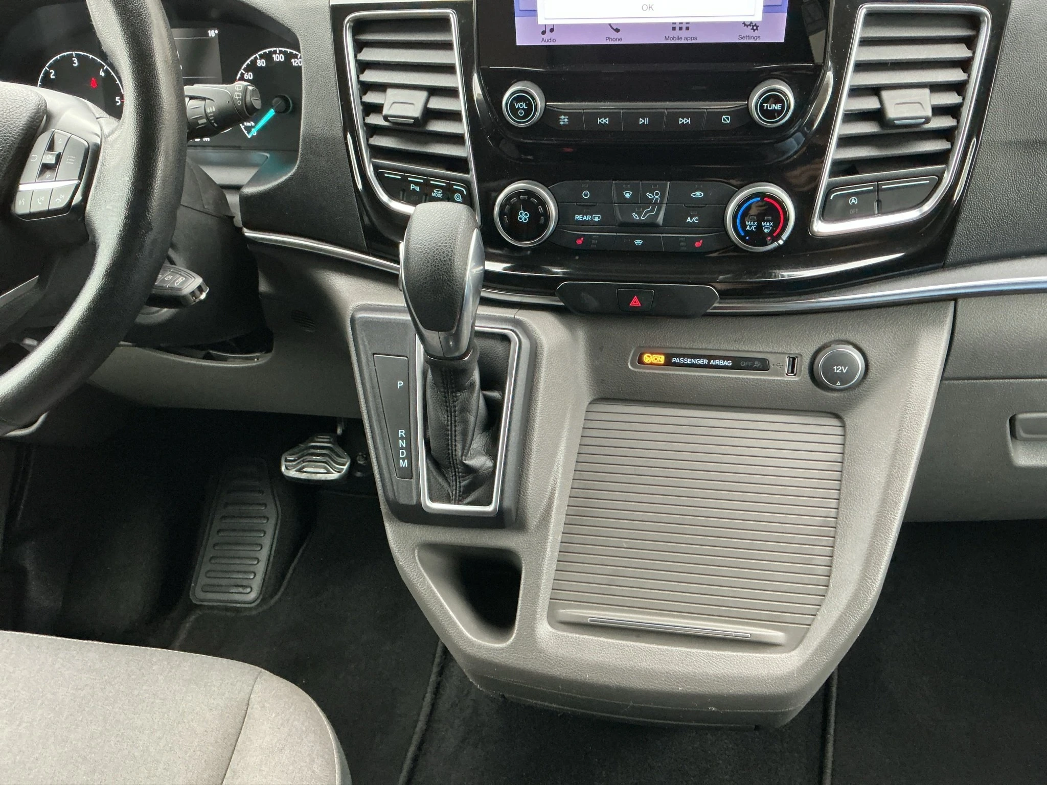 Ford-Tourneo Custom-image-13