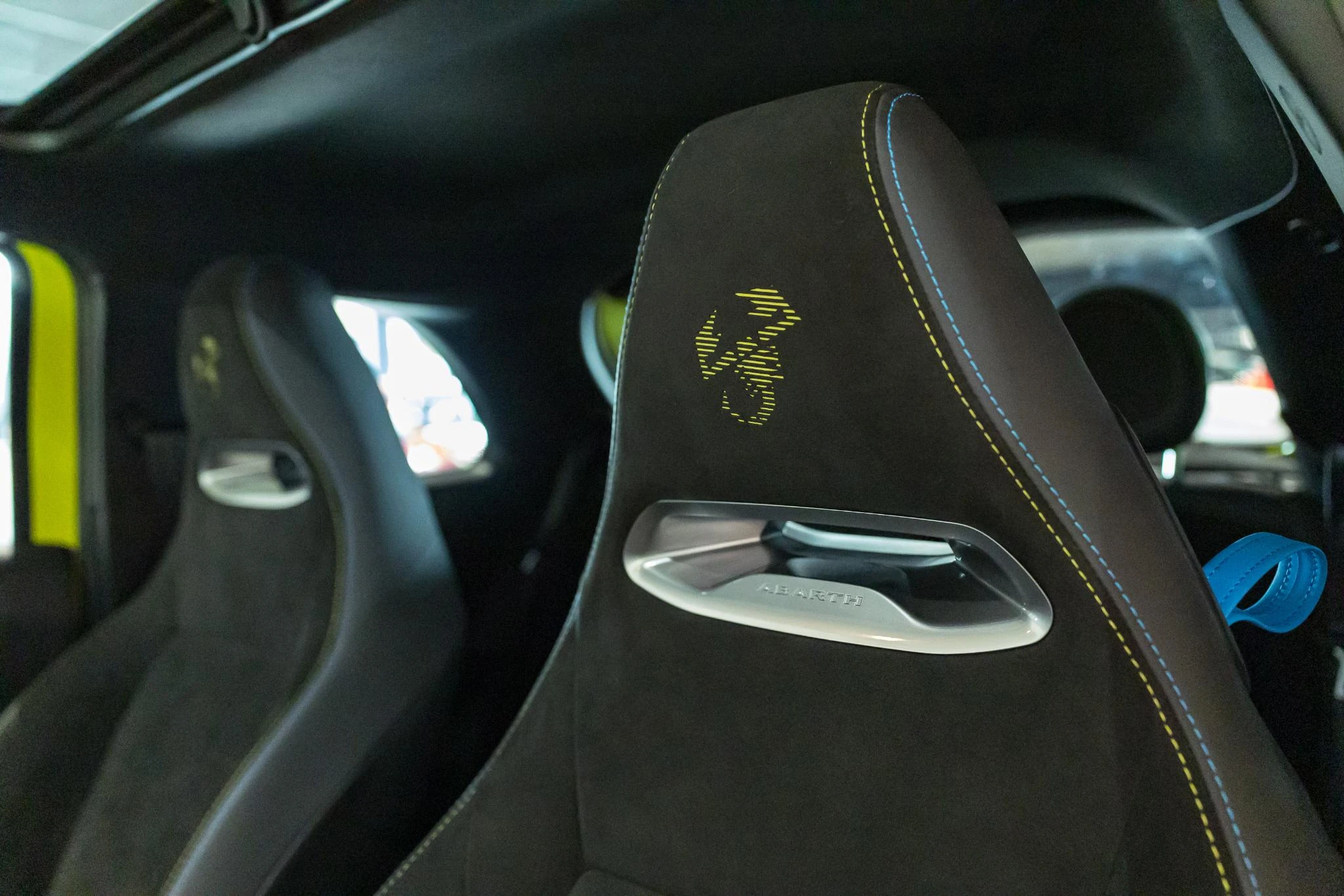 Abarth 500e 42-kWh 114kw Scorpionissima