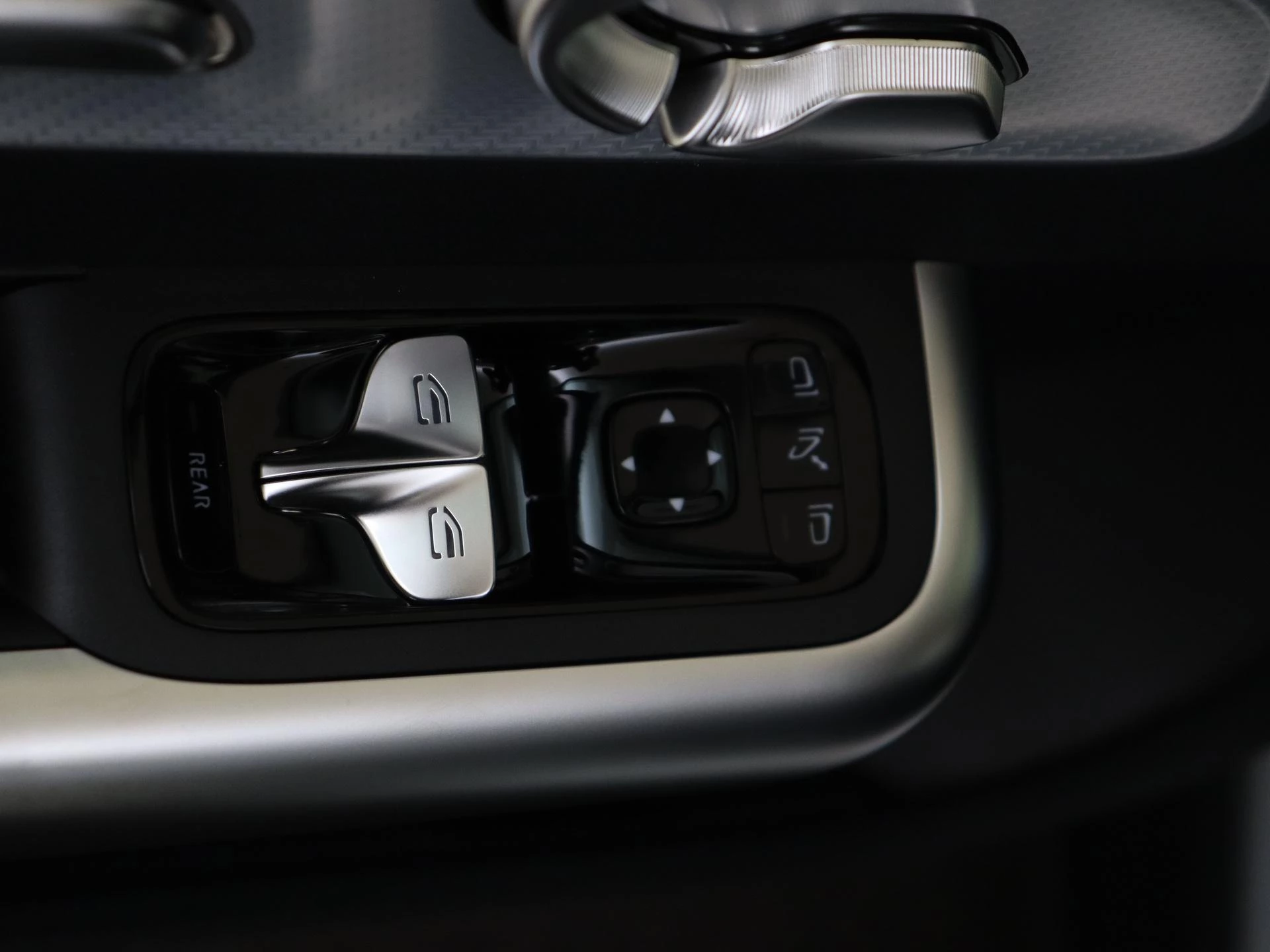 Mercedes-Benz-GLB-image-24
