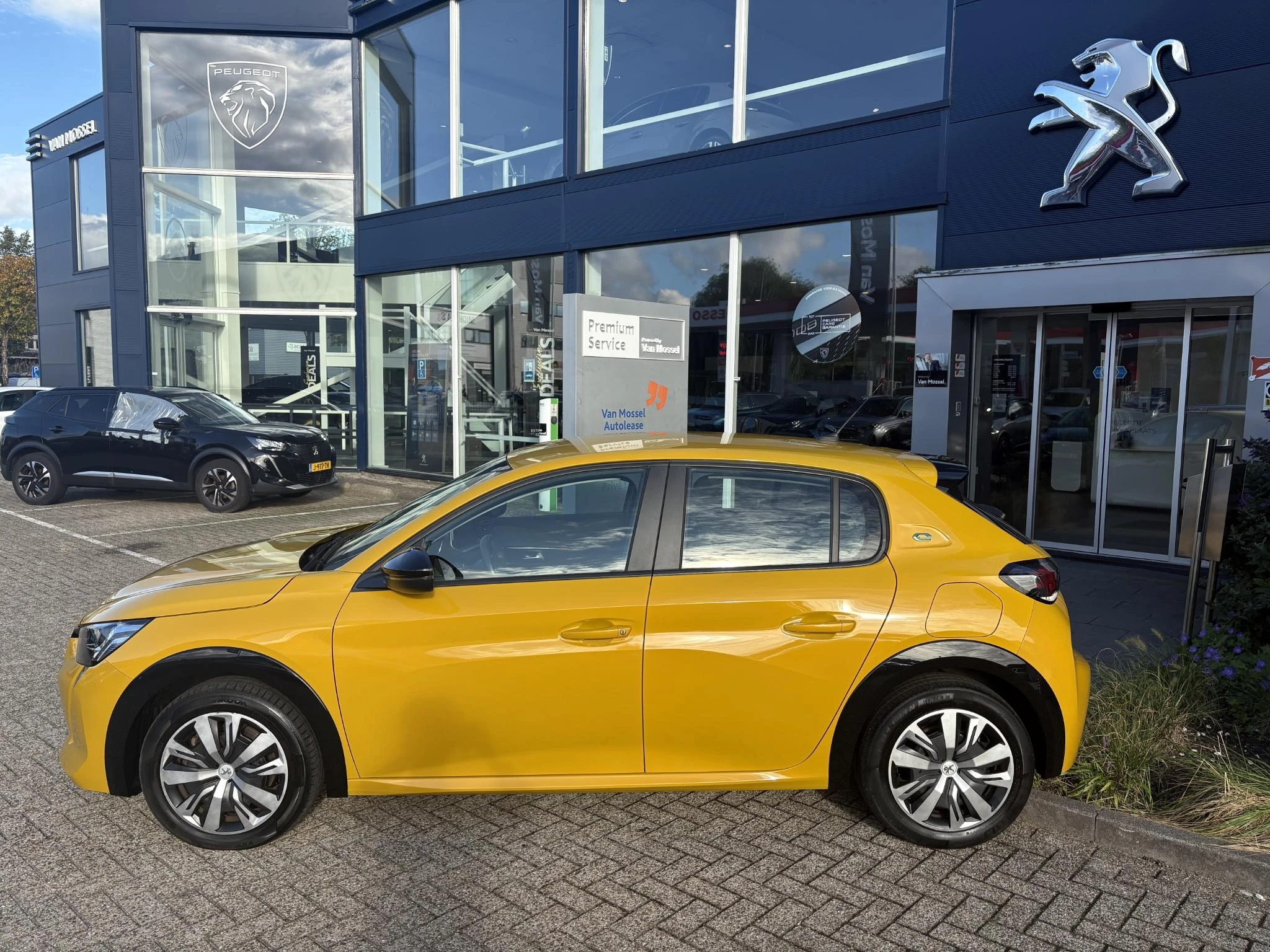 Peugeot-e-208-image-3