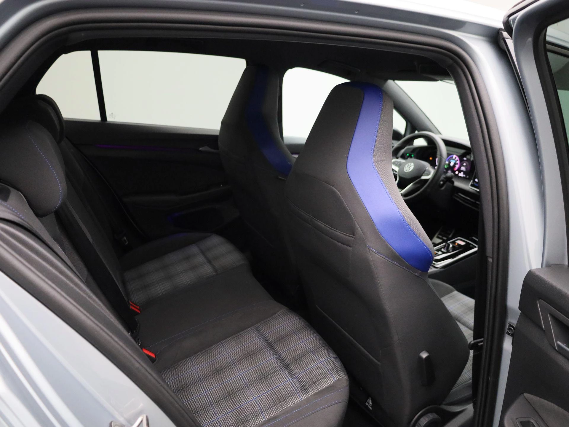 Volkswagen-Golf-image-43