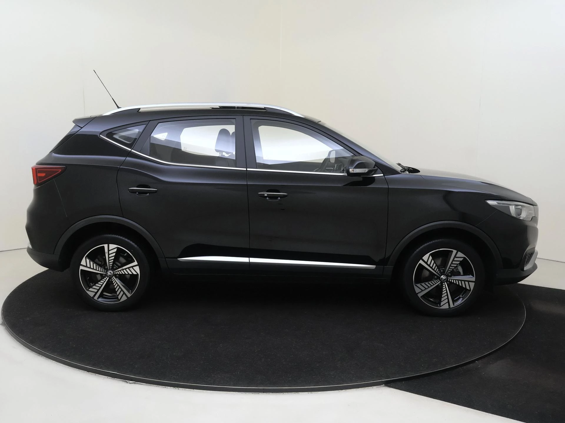 MG-ZS EV-image-8