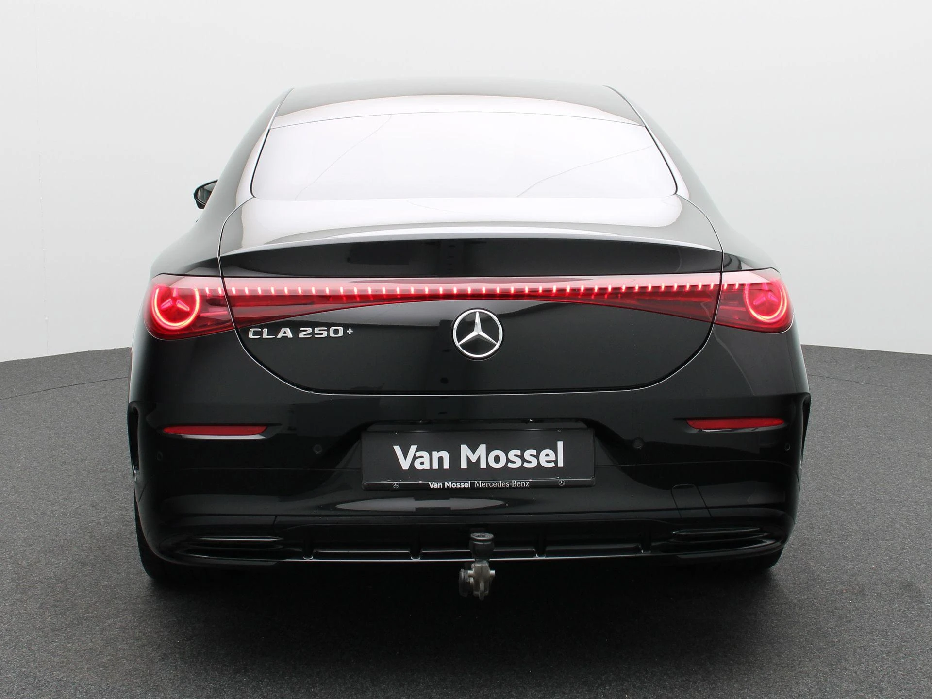 Mercedes-Benz-CLA-image-4