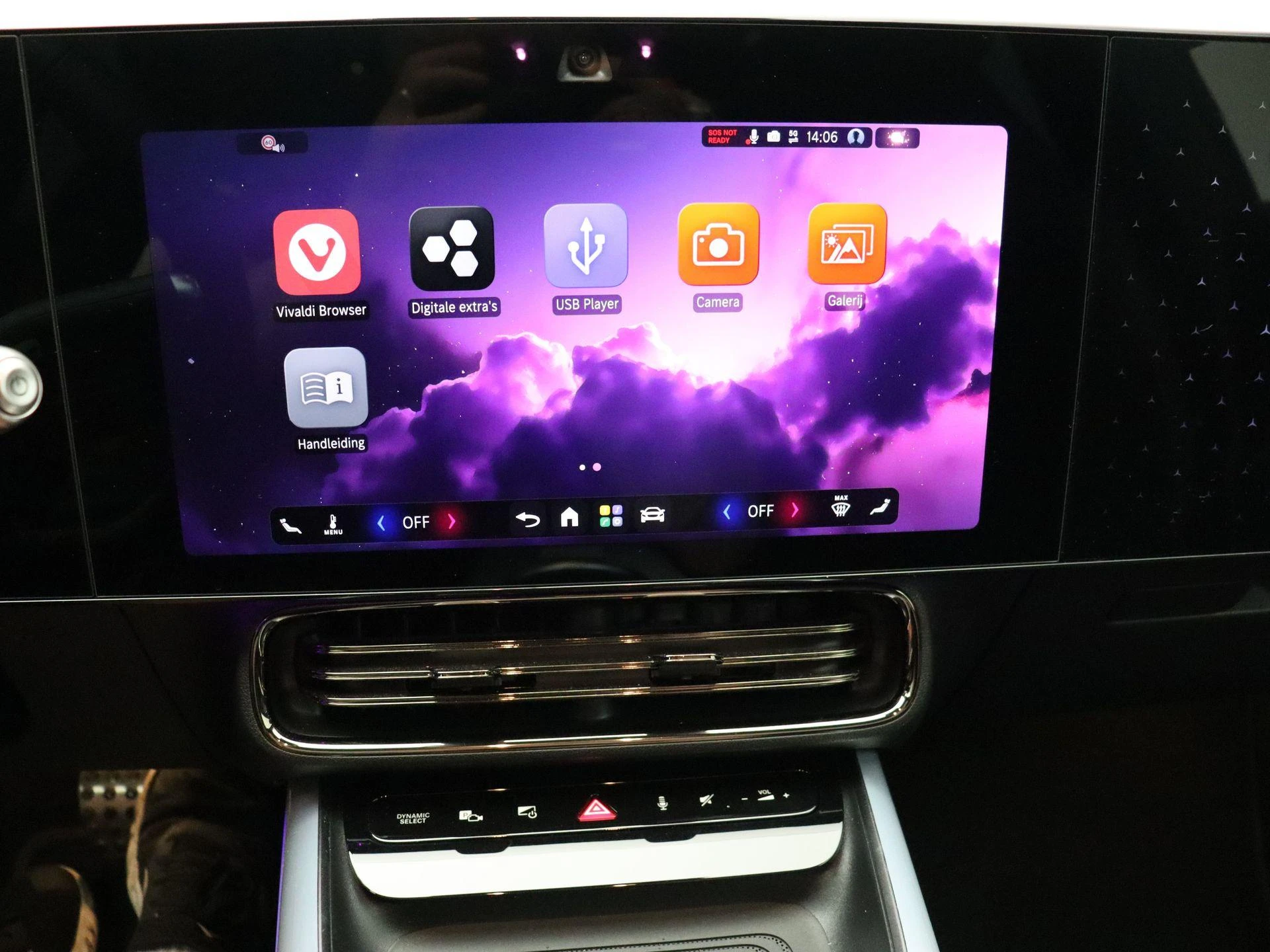 Mercedes-Benz-CLA-image-18