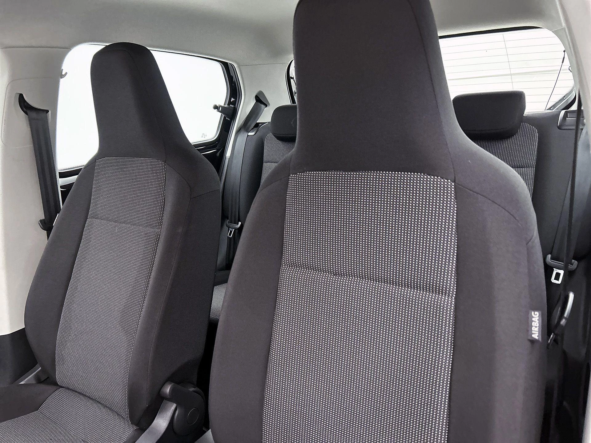 Volkswagen-up!-image-12