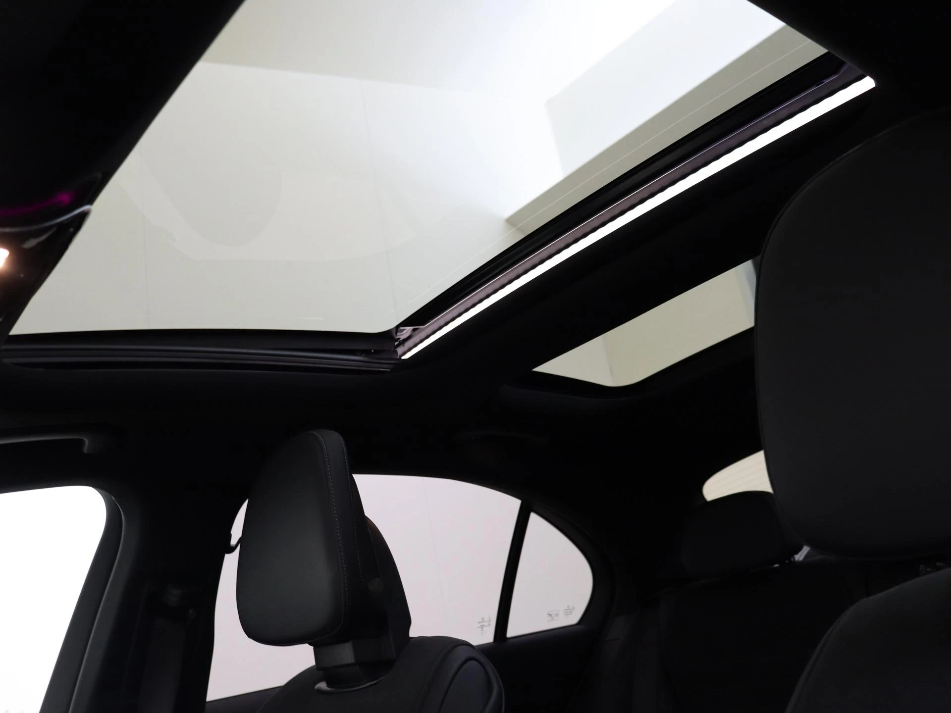 Mercedes-Benz-C-Klasse-image-27