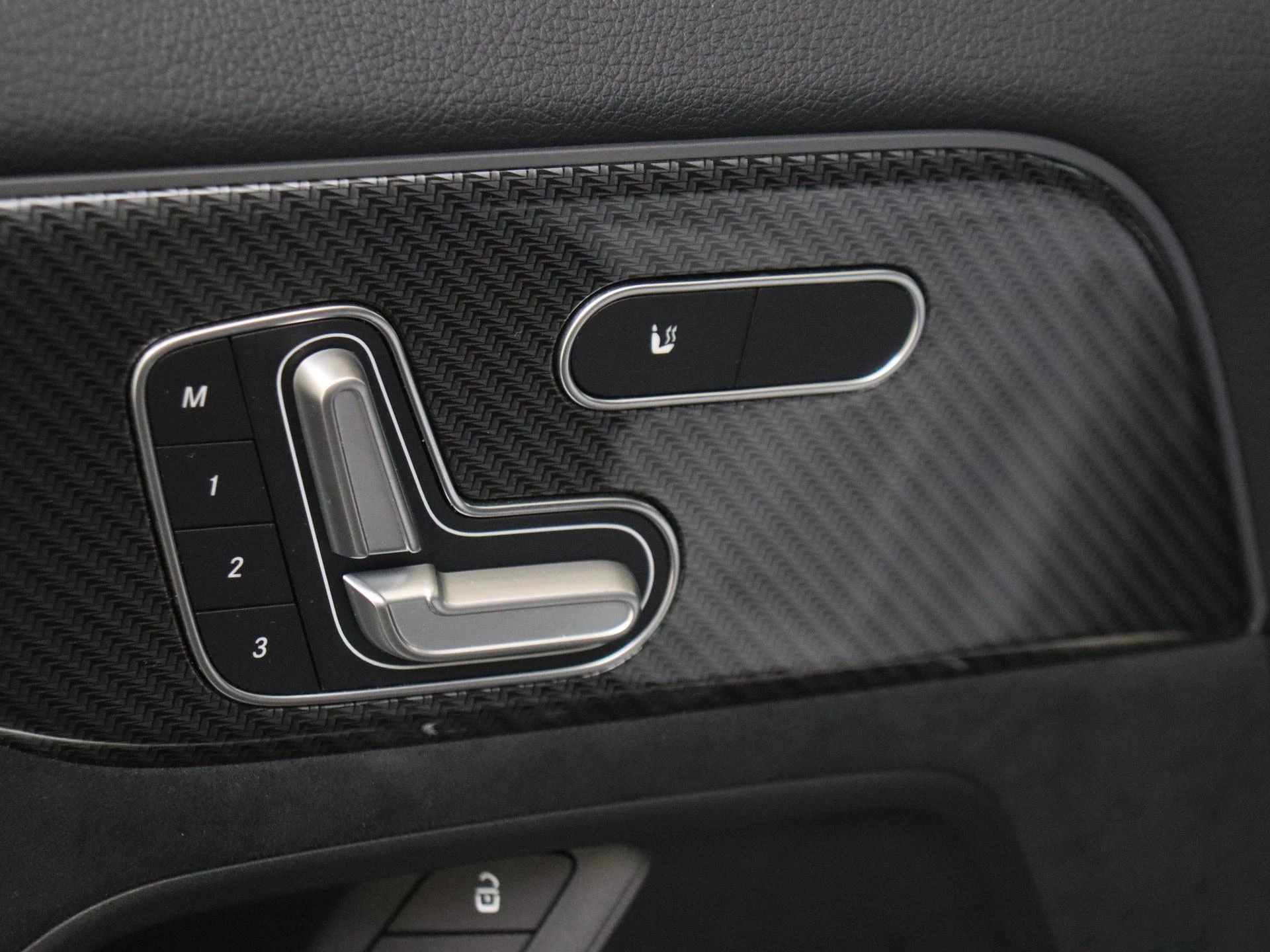 Mercedes-Benz-GLA-image-25