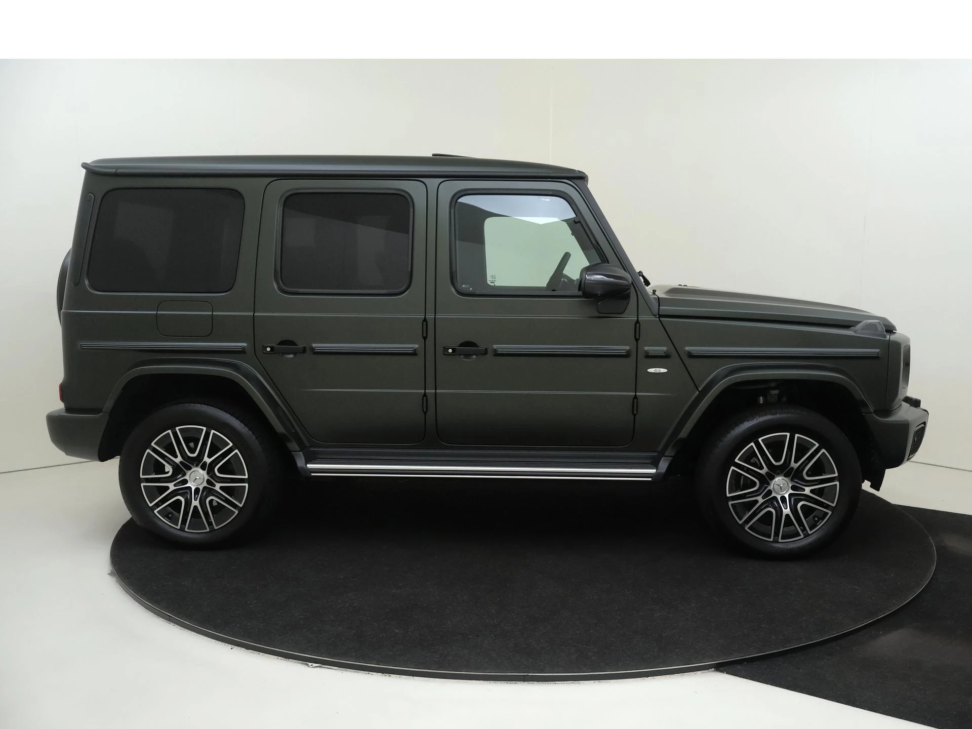 Mercedes-Benz-G-Klasse-image-8