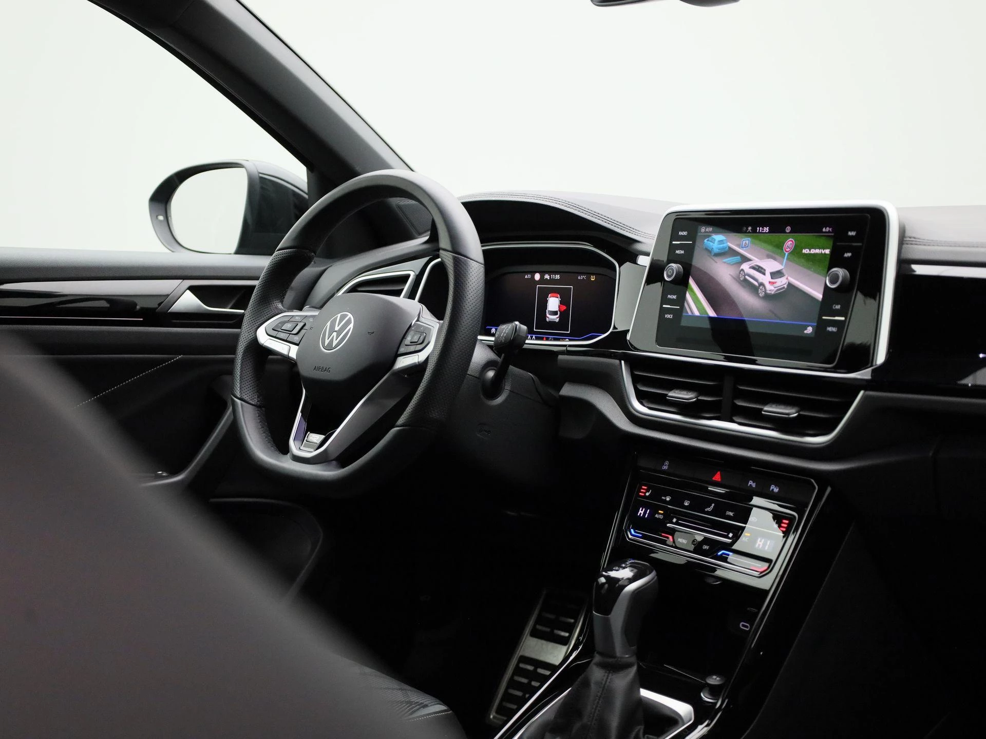 Volkswagen-T-Roc-image-33