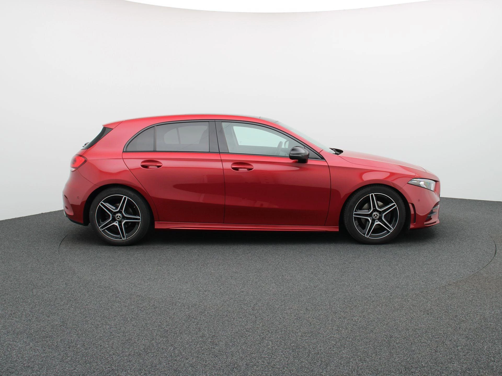 Mercedes-Benz A-Klasse 160 AMG LINE + PANORAMISCH DAK + CARPLAY + CAMERA + NIGHTPAKKET
