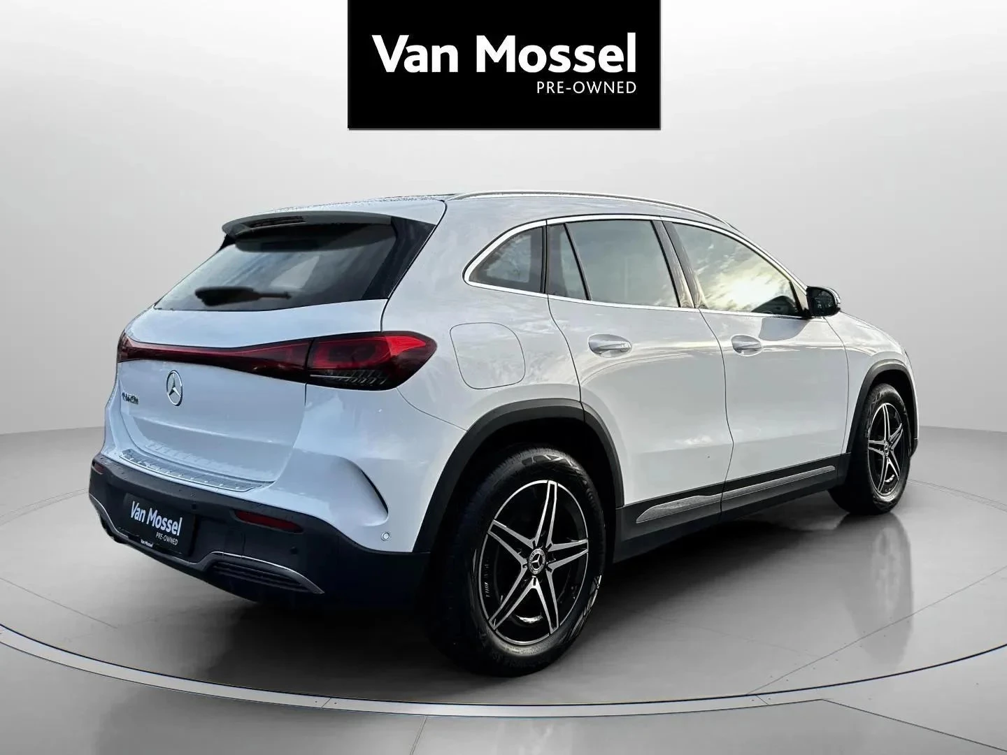 Mercedes-Benz-EQA-image-5