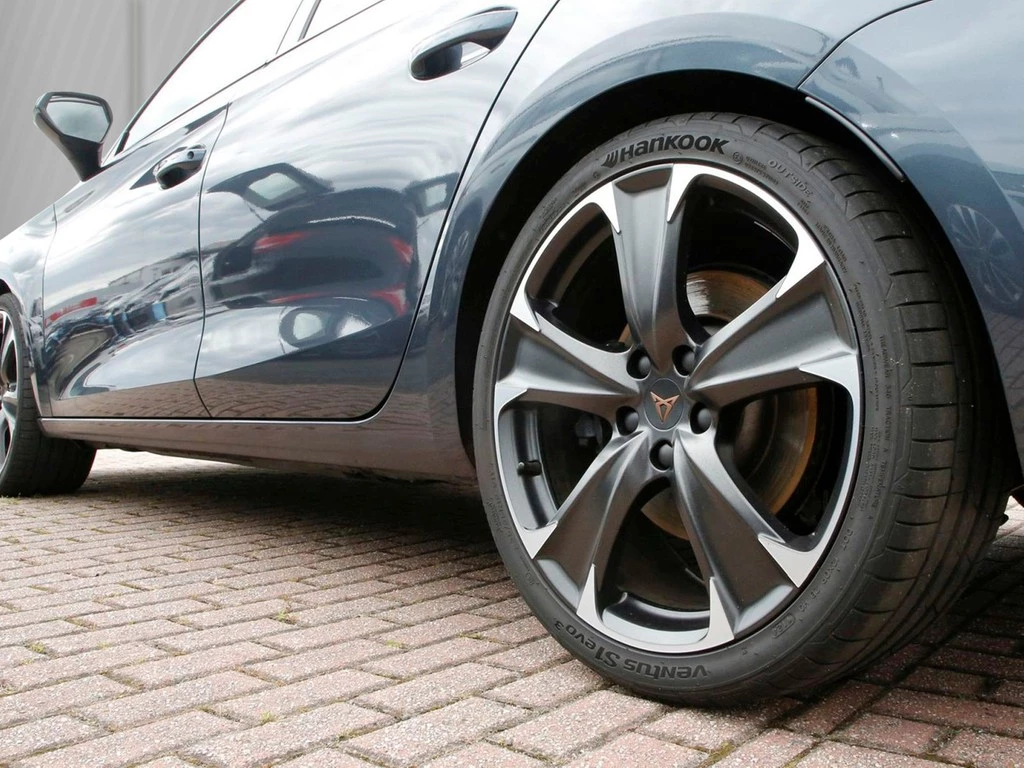 CUPRA Leon Sportstourer VZ 2.0 TSI 19" AHK BEATS Navi+VC LED RFK+PDC SHZ