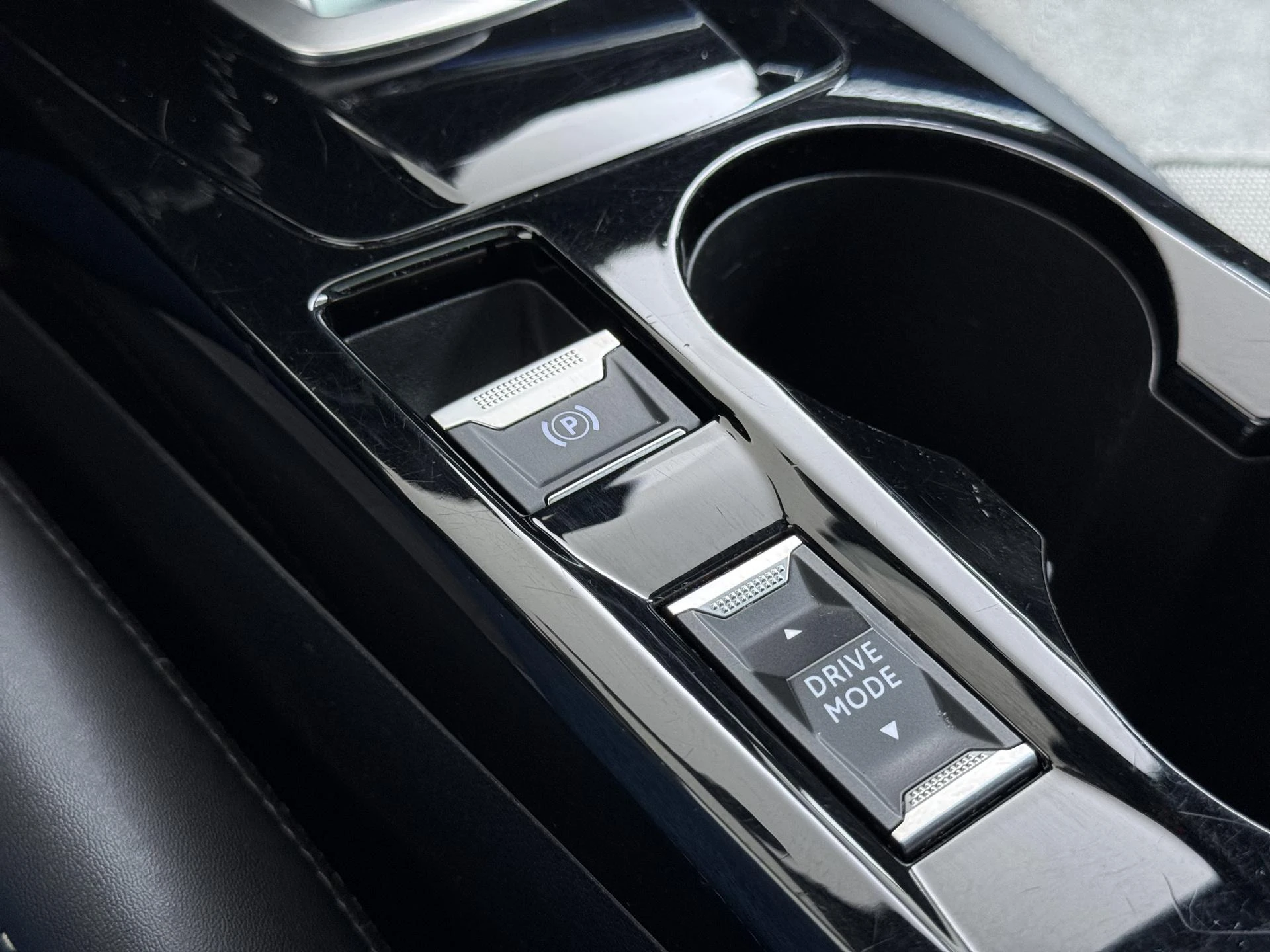 Peugeot-e-2008-image-31