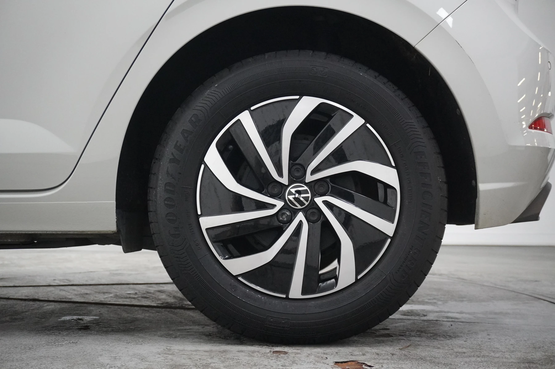 Volkswagen-Polo-image-18