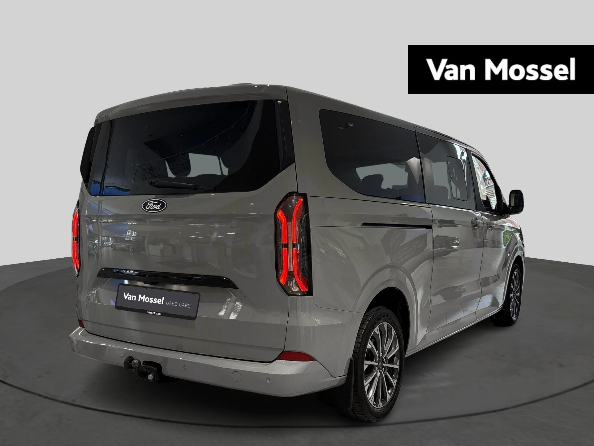 Ford-Tourneo Custom-image-3