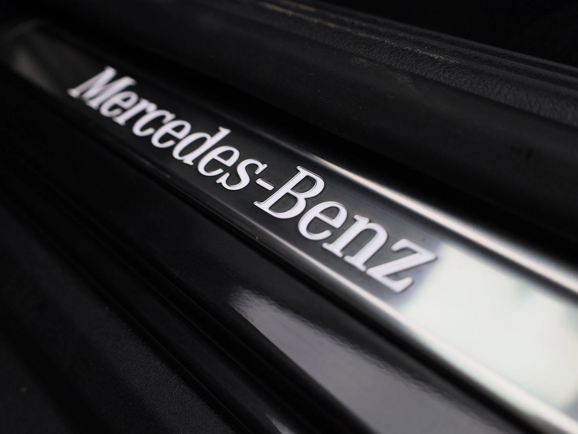 Mercedes-Benz-GLC-image-35
