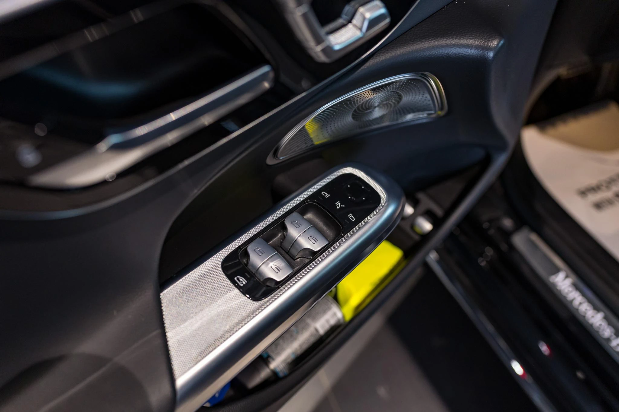 Mercedes-Benz-E-Klasse-image-25