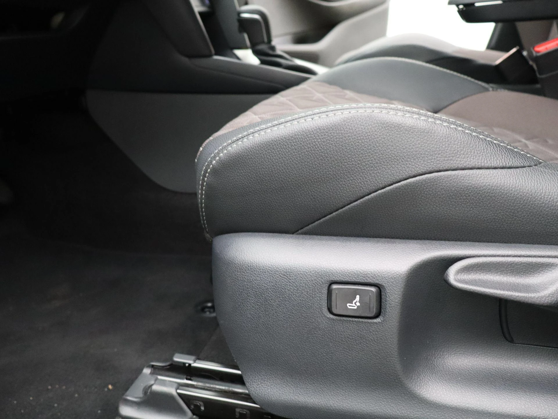 Toyota-Yaris Cross-image-29