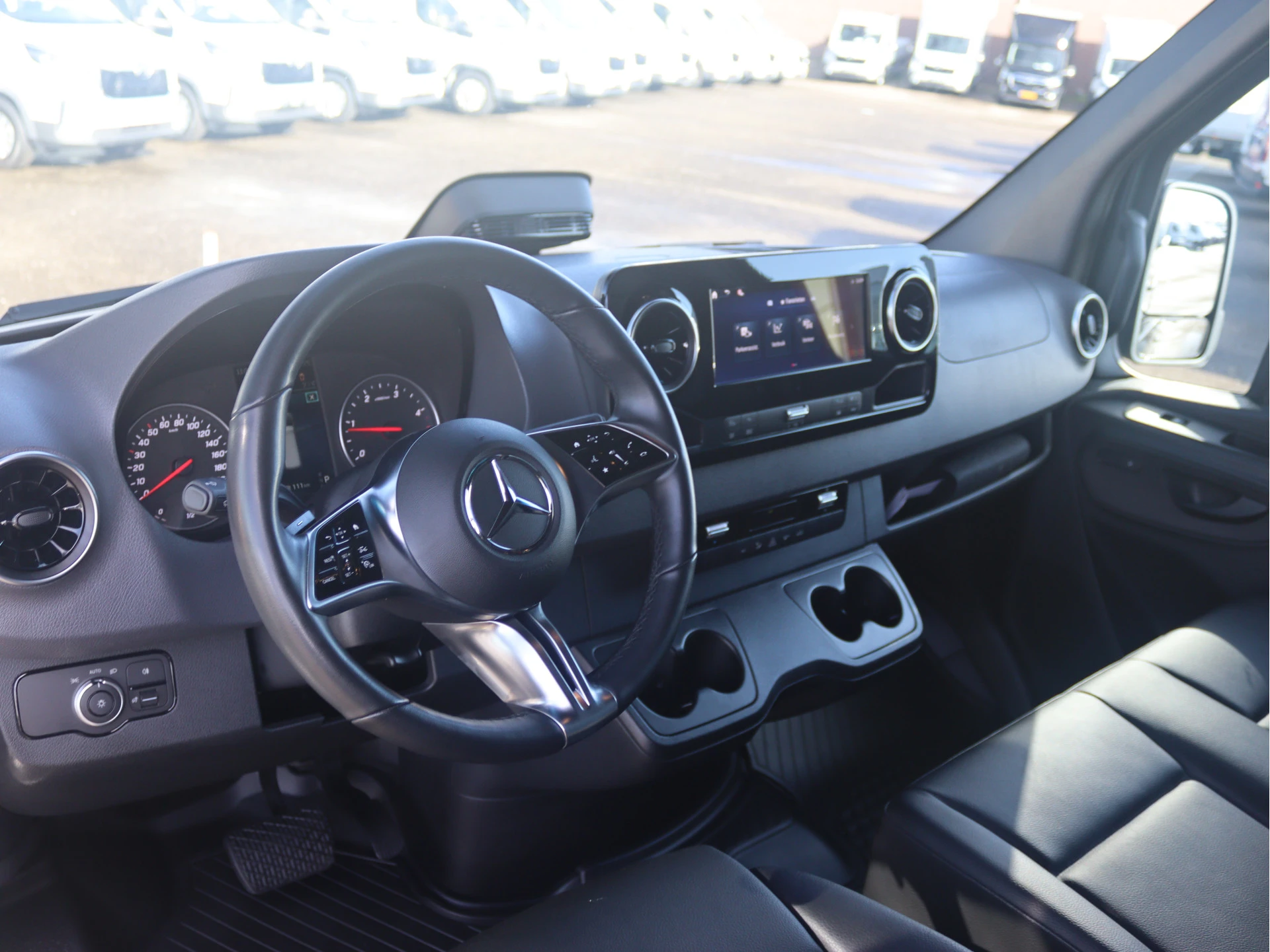 Mercedes-Benz-Sprinter-image-3