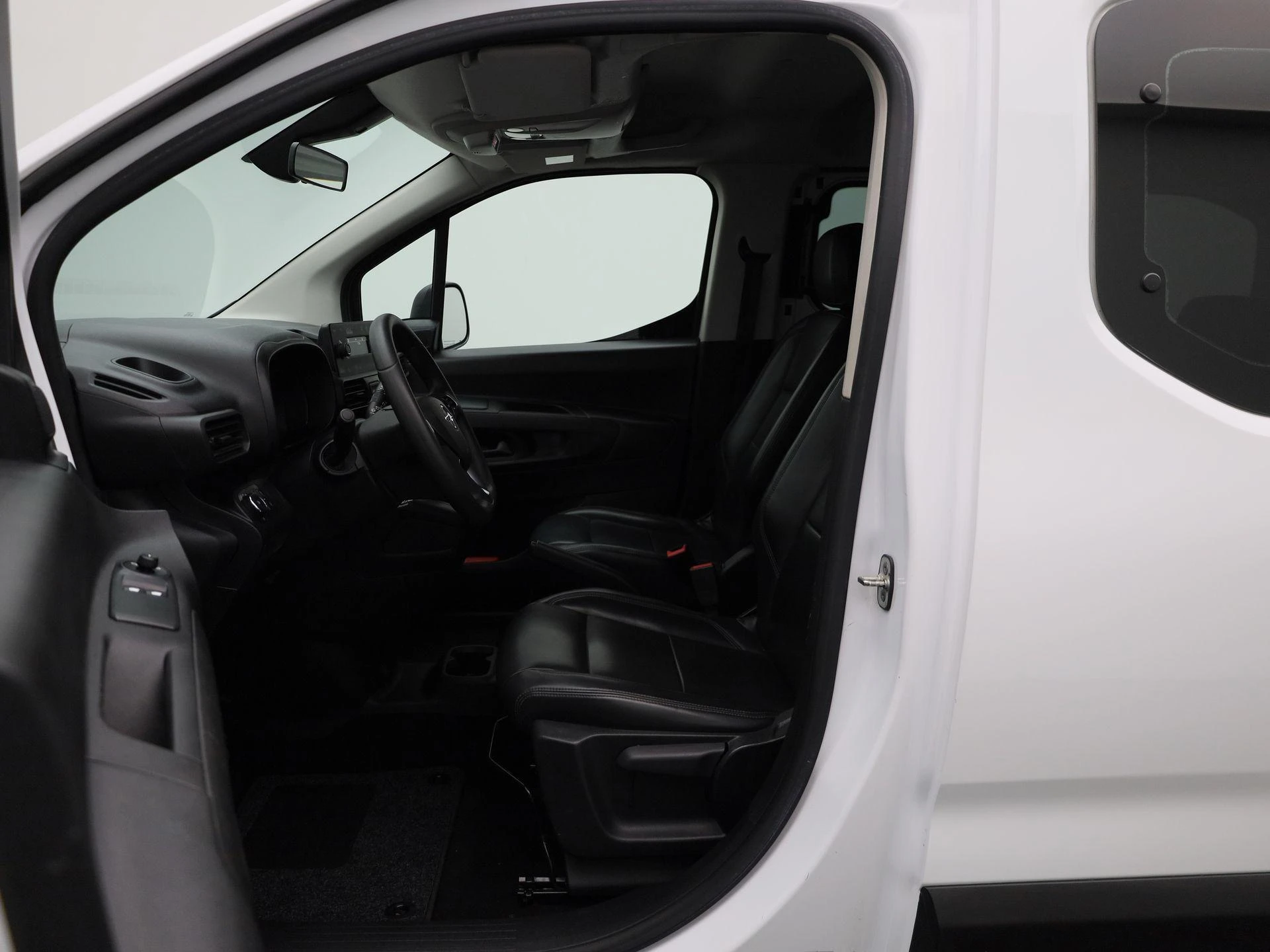 Opel-Combo Life-image-6