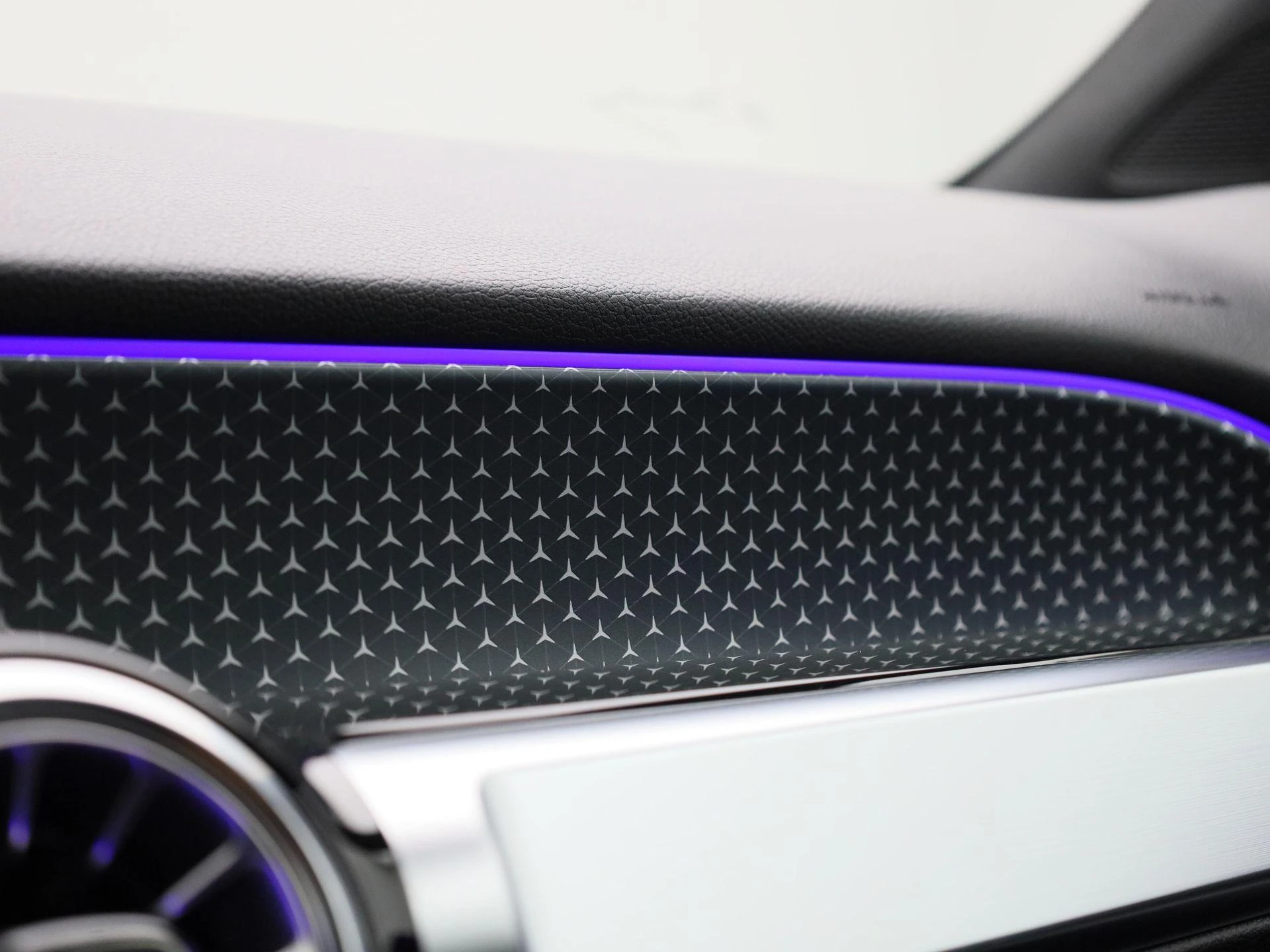 Mercedes-Benz-GLB-image-22