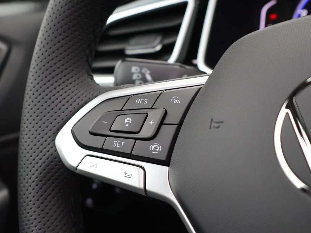 Volkswagen-T-Roc-image-21