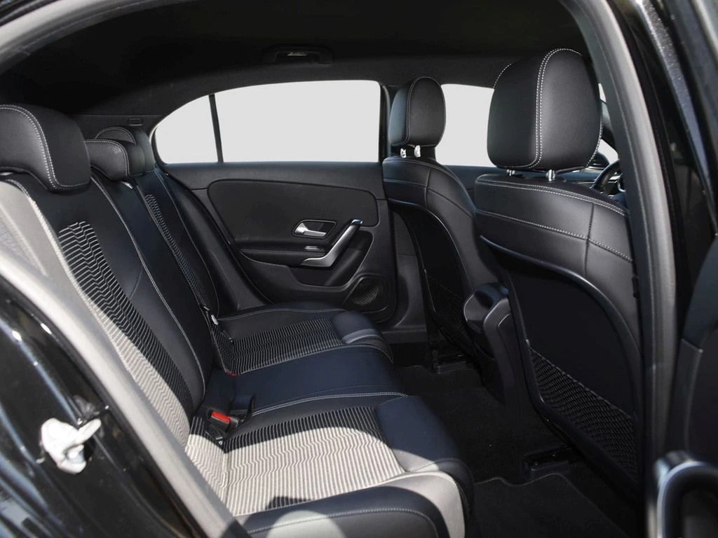 Mercedes-Benz-A-Klasse-image-9