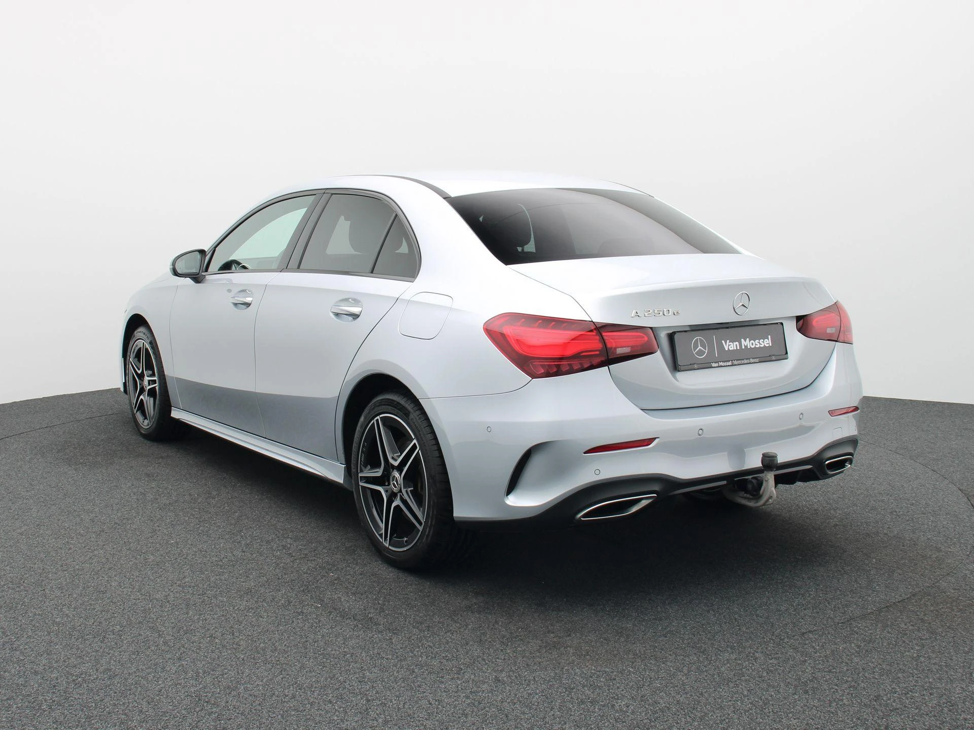Mercedes-Benz A-Klasse 250 e AMG Line Limousine + TREKHAAK + CARPLAY + NIGHTPAKKET +