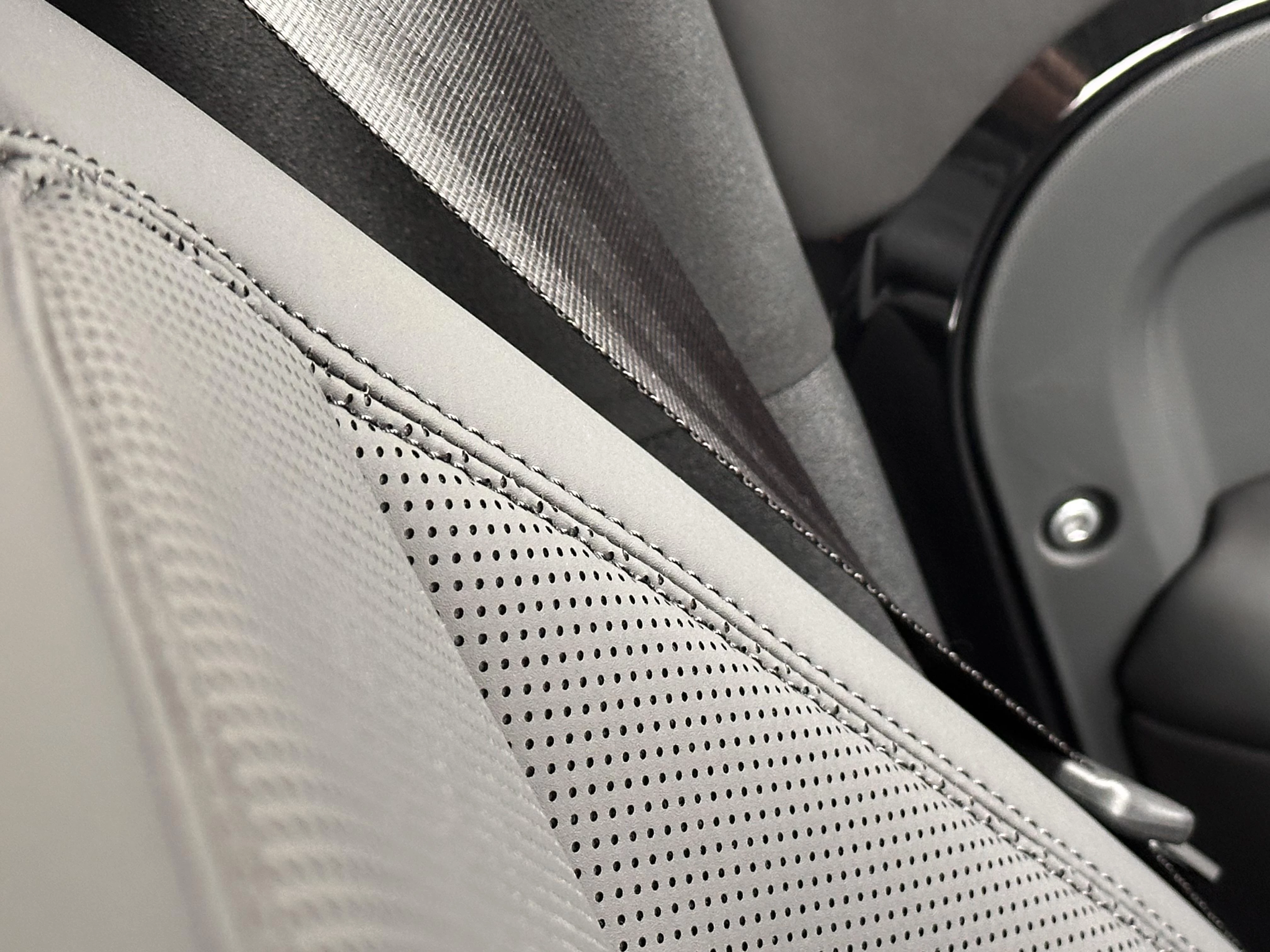 Land Rover-Defender-image-33