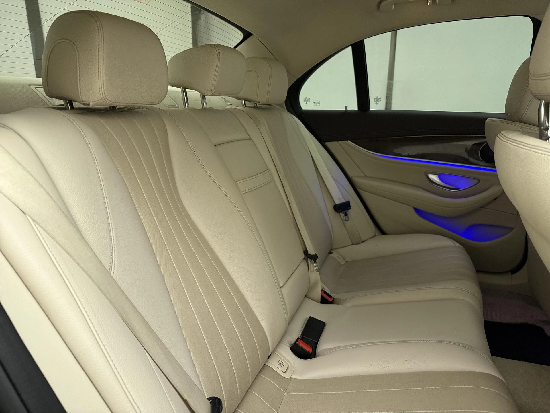 Mercedes-Benz-E-Klasse-image-5