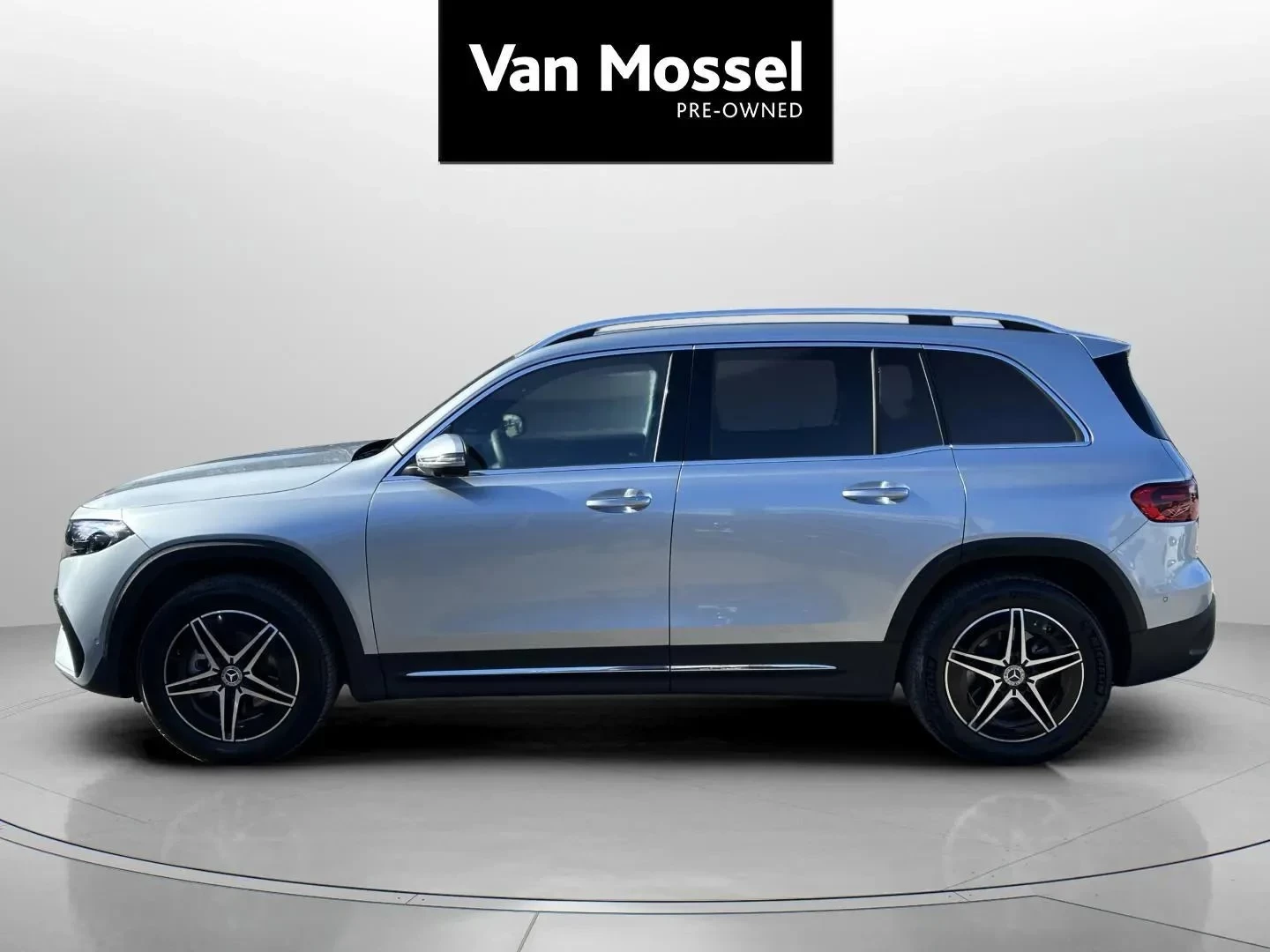 Mercedes-Benz-EQB-image-7