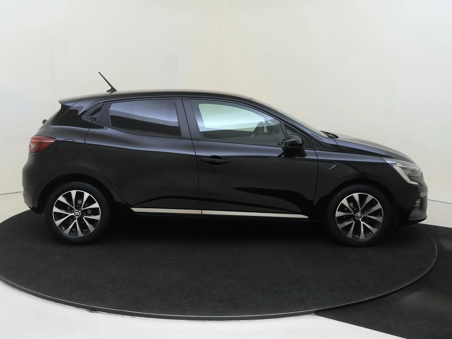 Renault-Clio-image-9