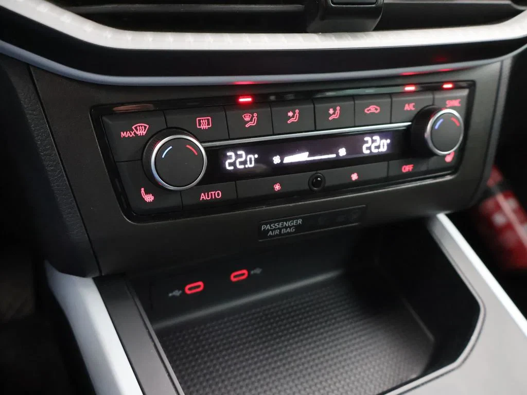 SEAT-Arona-image-15
