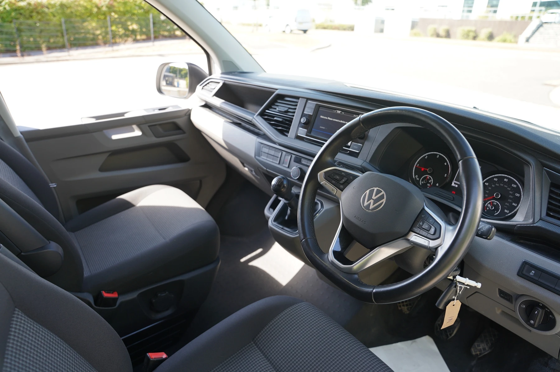 Volkswagen-Transporter-image-5