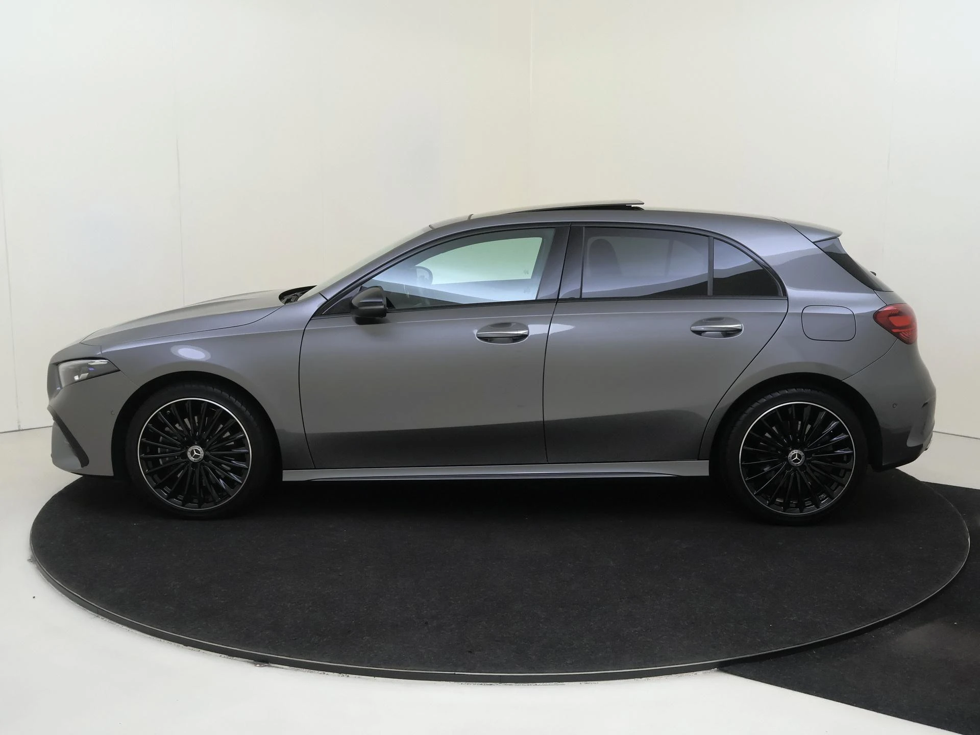 Mercedes-Benz-A-Klasse-image-8