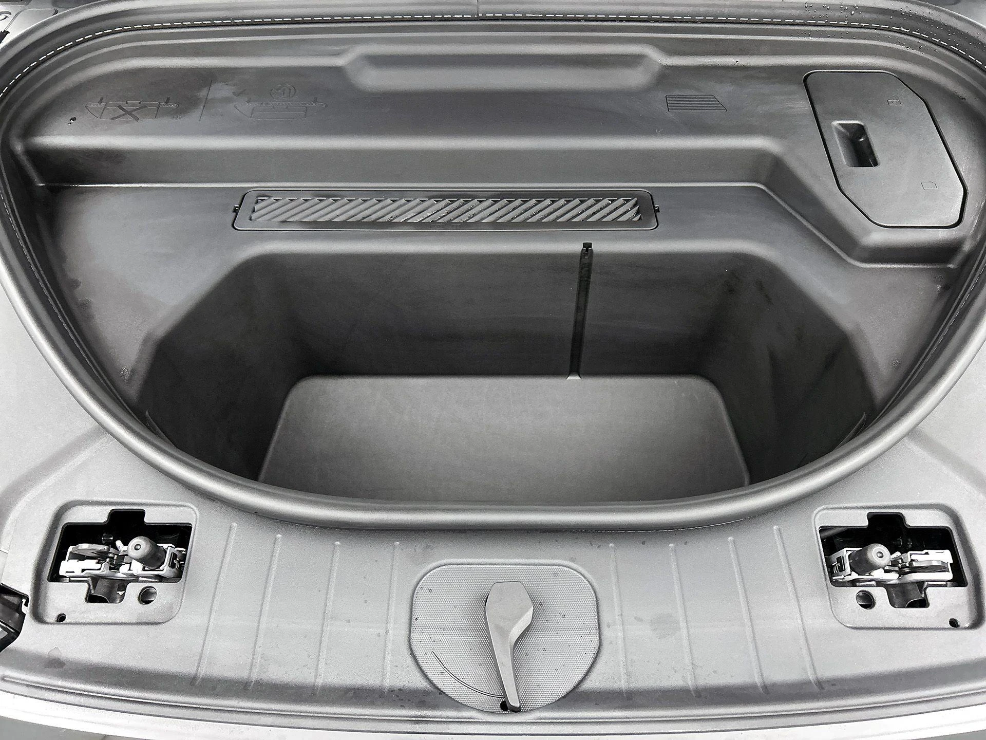 Audi-Q6 e-tron-image-30