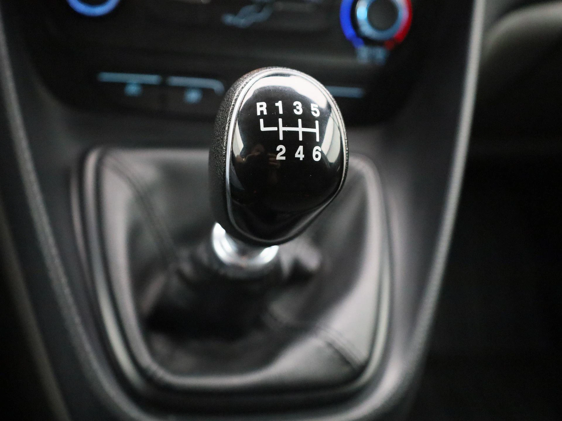 Ford-Transit Connect-image-9