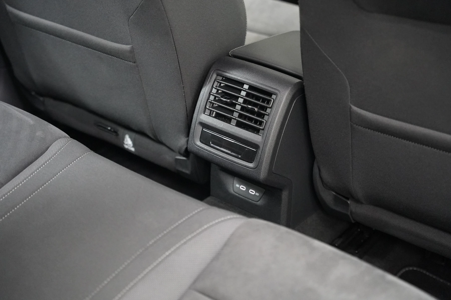 Volkswagen-Golf-image-29