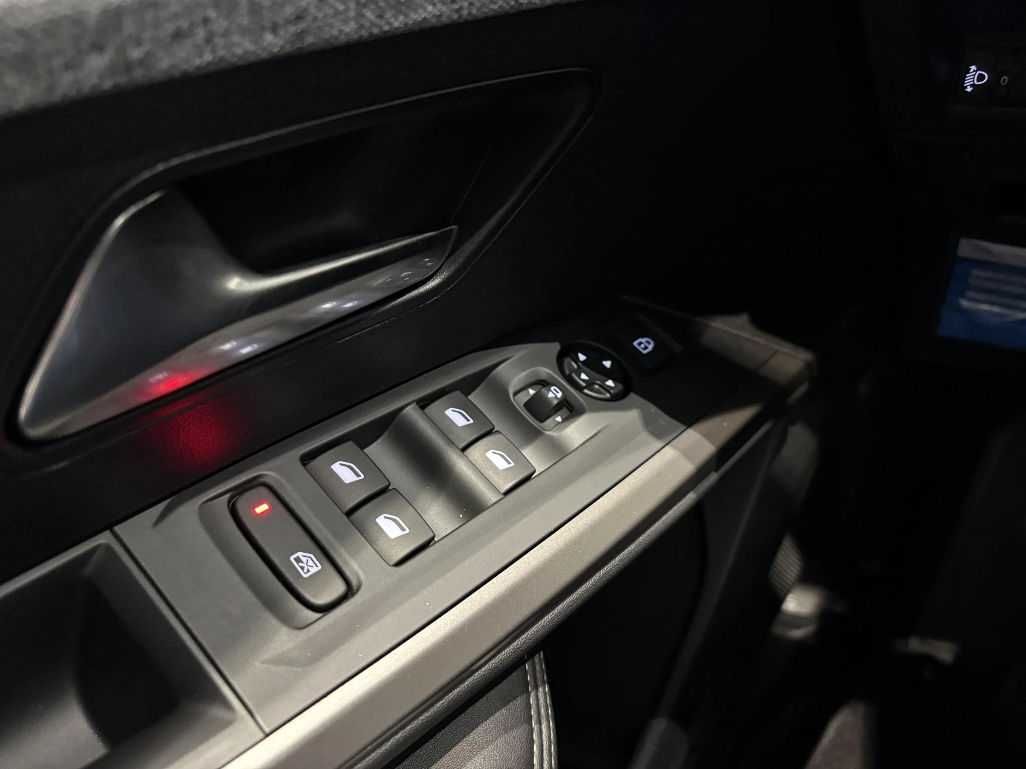 Peugeot 3008 1.6 plug-in Hybrid 195 Allure