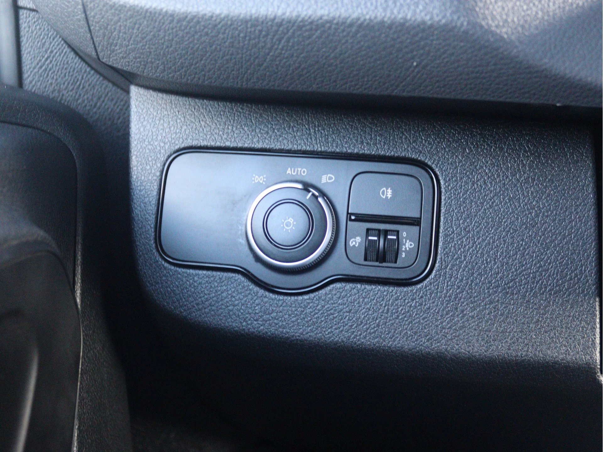 Mercedes-Benz-Sprinter-image-10