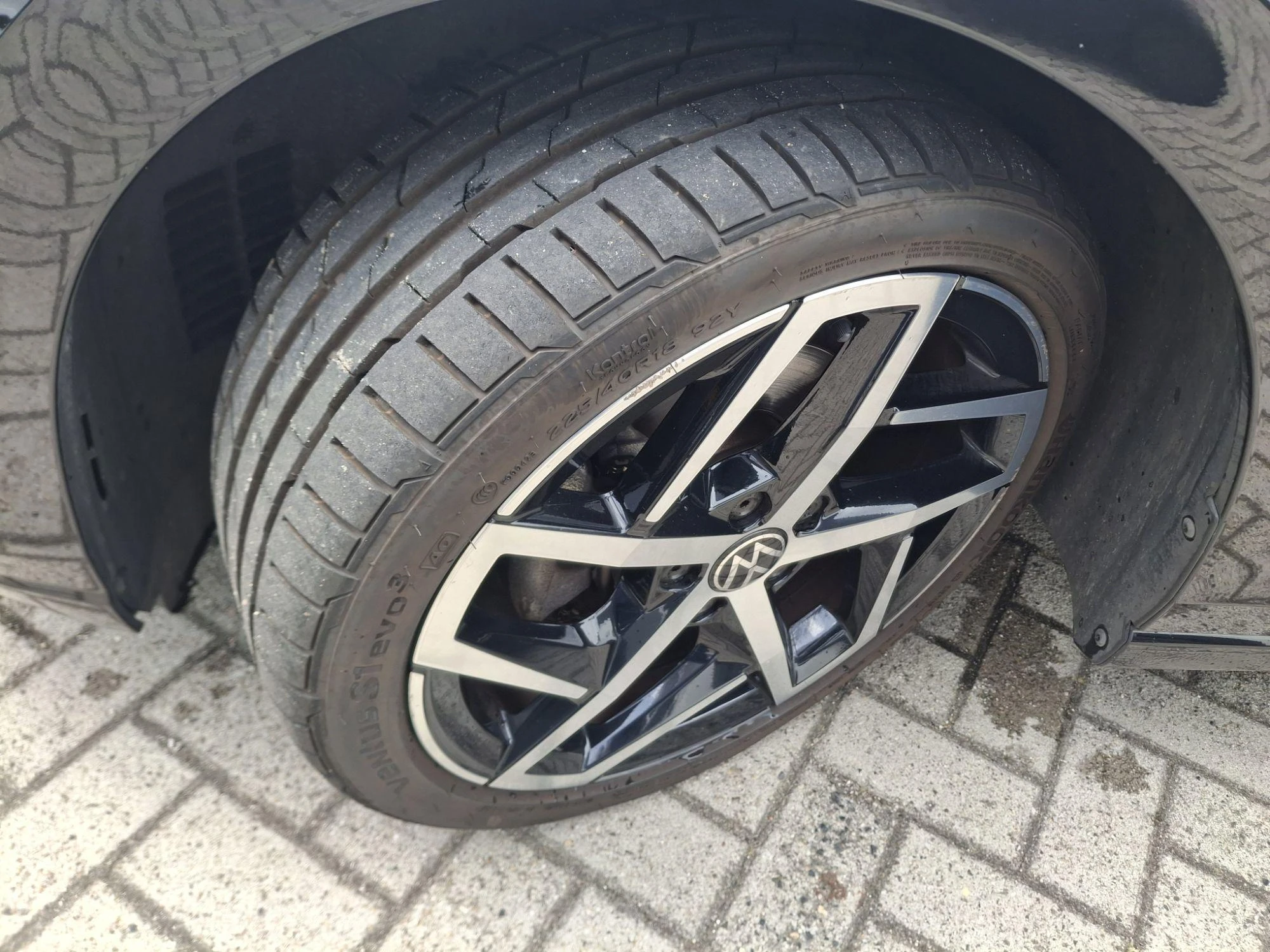 Volkswagen-Golf-image-6