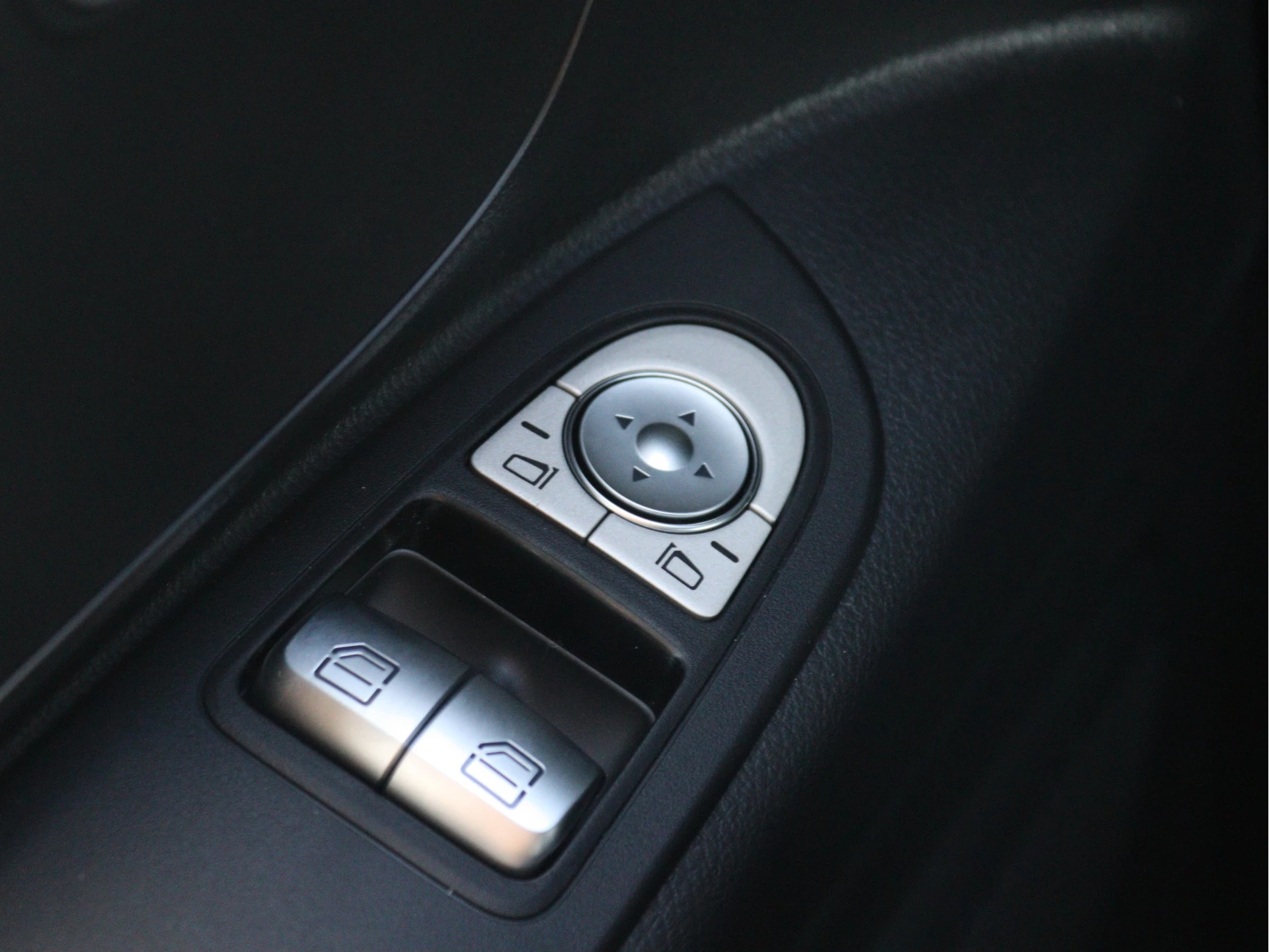 Mercedes-Benz-eVito-image-4