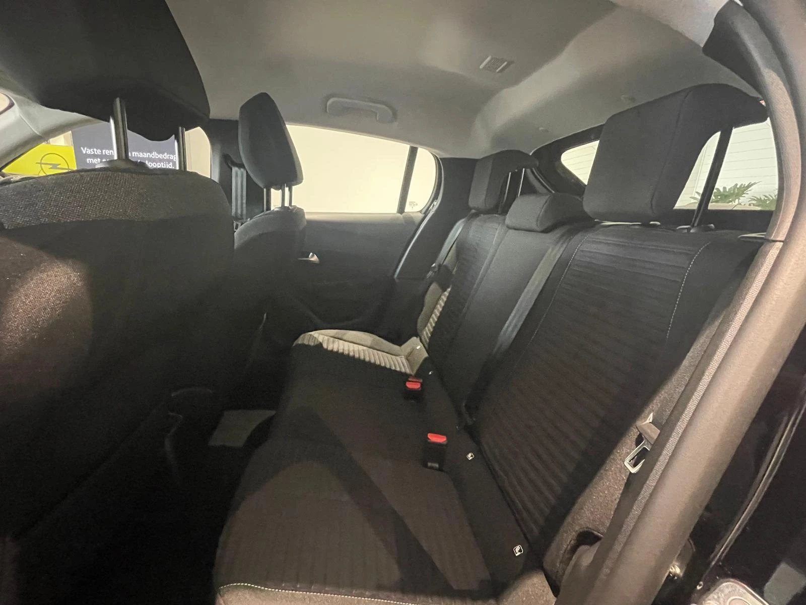 Peugeot-208-image-12