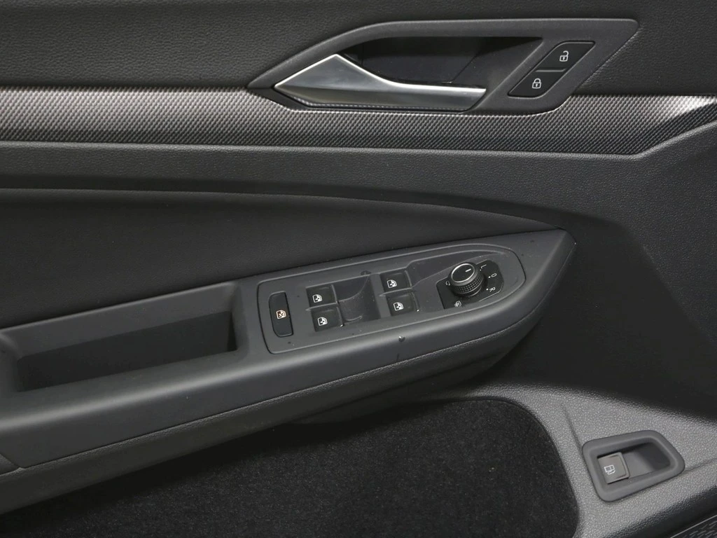 Volkswagen-Golf-image-15